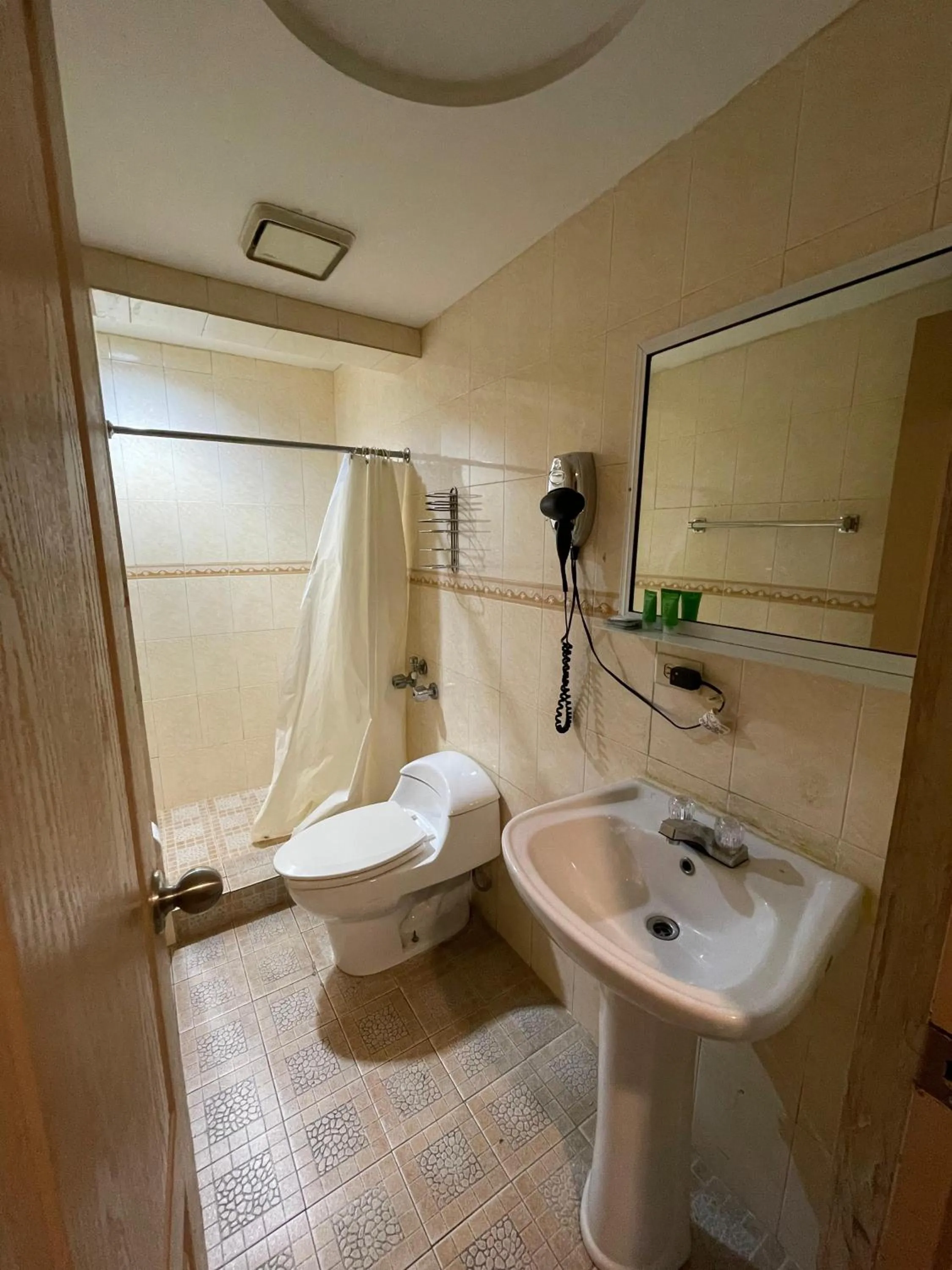 HOTEL SAN THOMAS INN