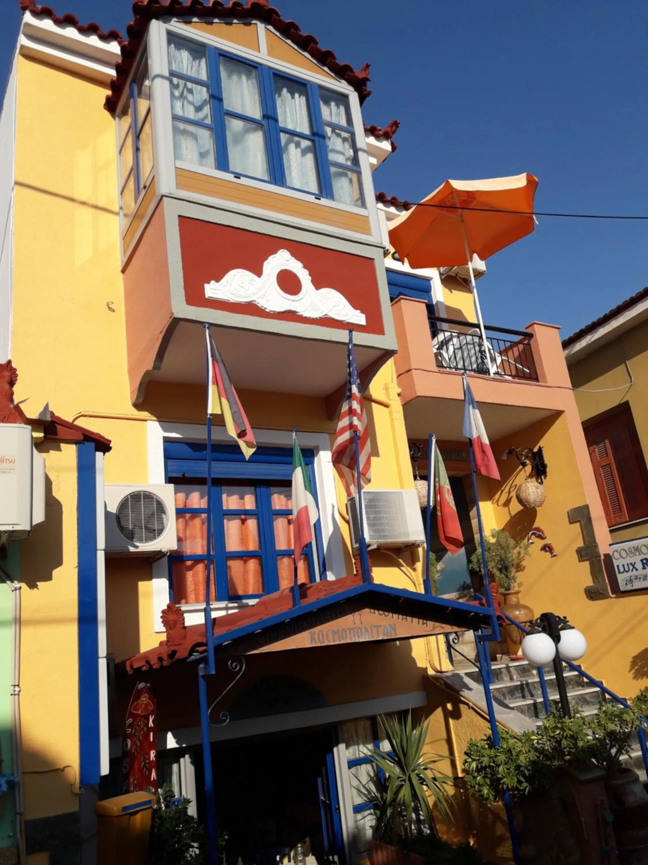 Facade/entrance in Studios Cosmopolitan