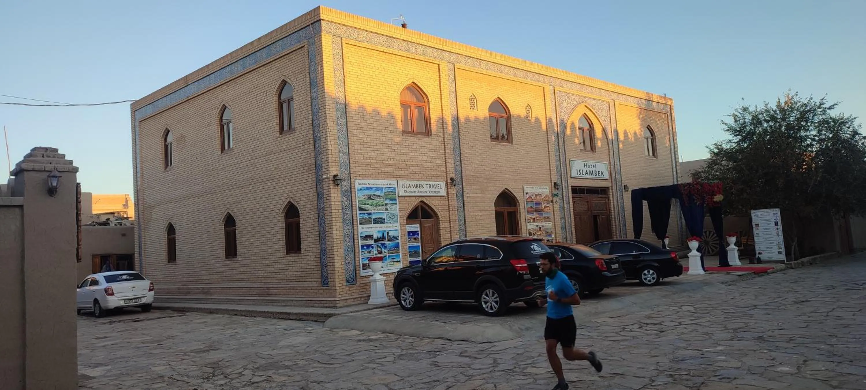 Islambek Travel & Hotel