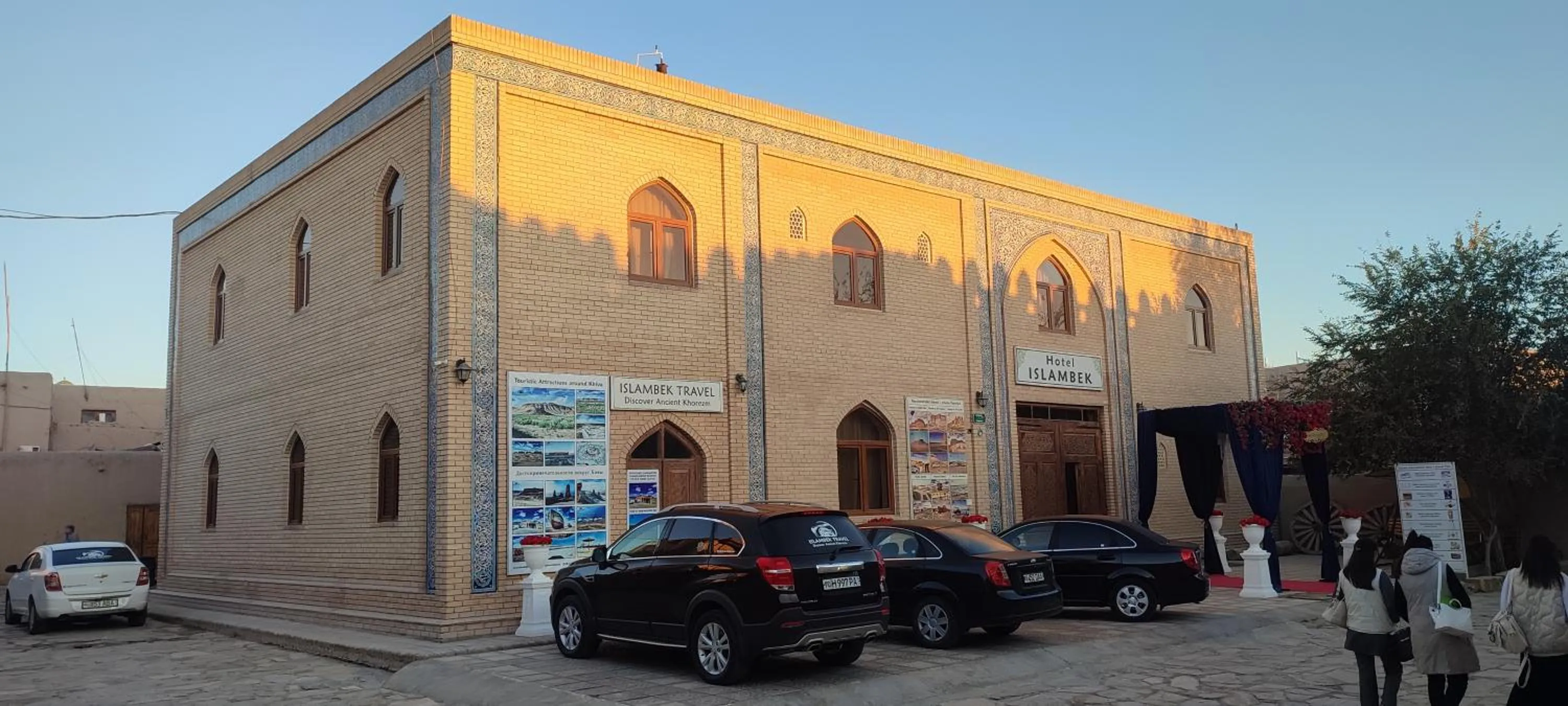 Islambek Travel & Hotel