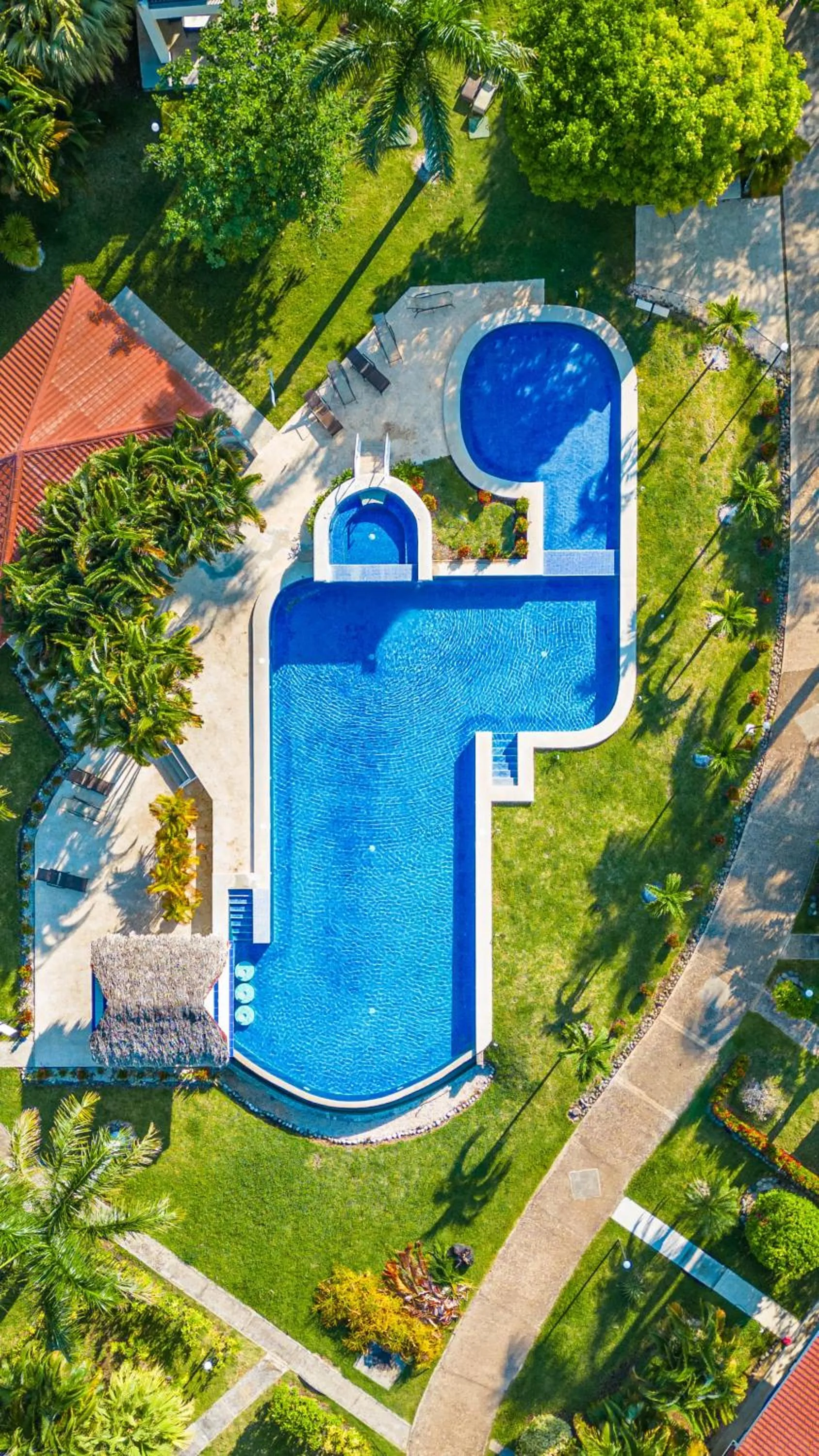 Swimming pool in Sueño al Mar Residence & Hotel