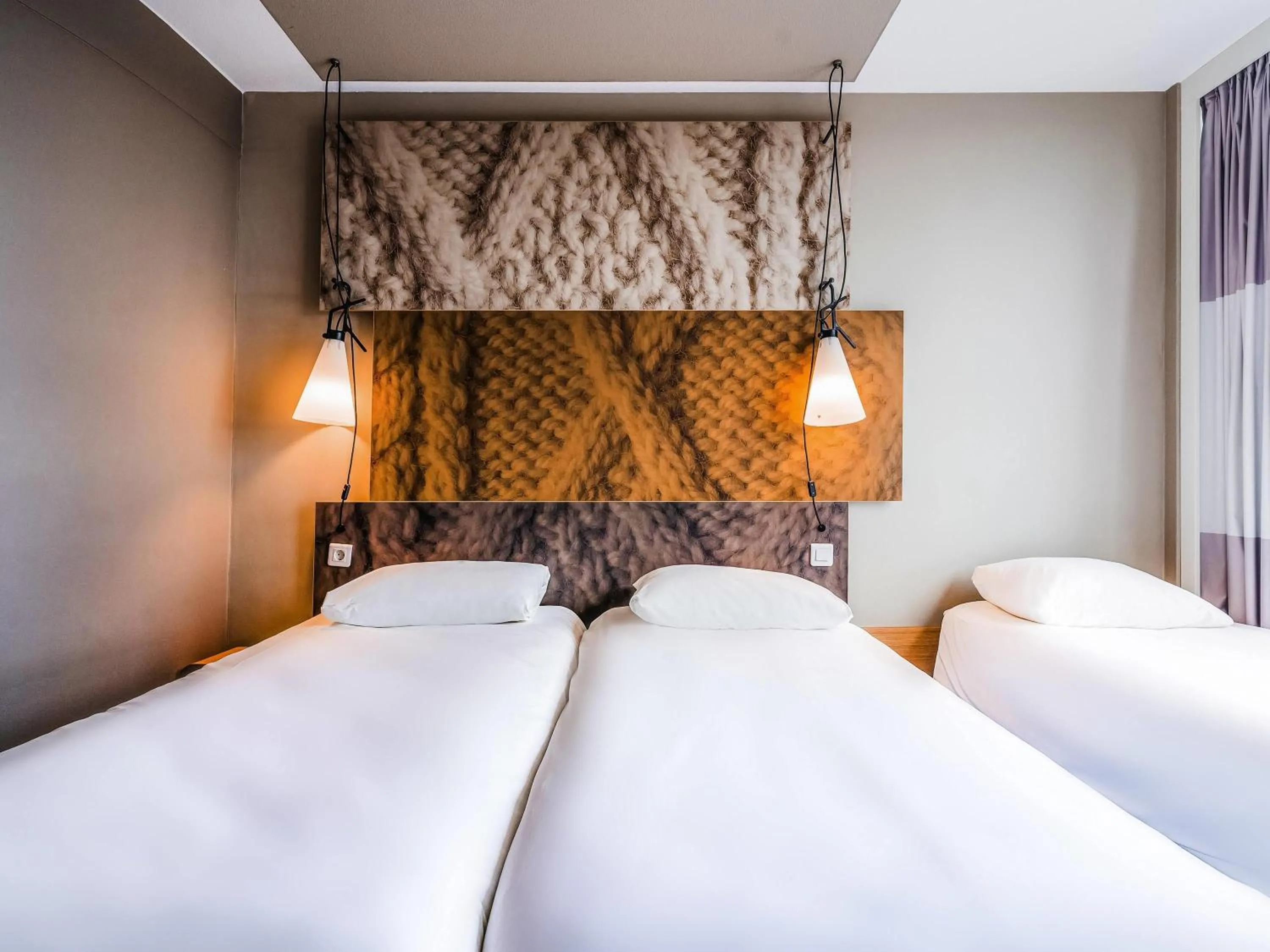 Bedroom, Bed in ibis Den Haag City Centre