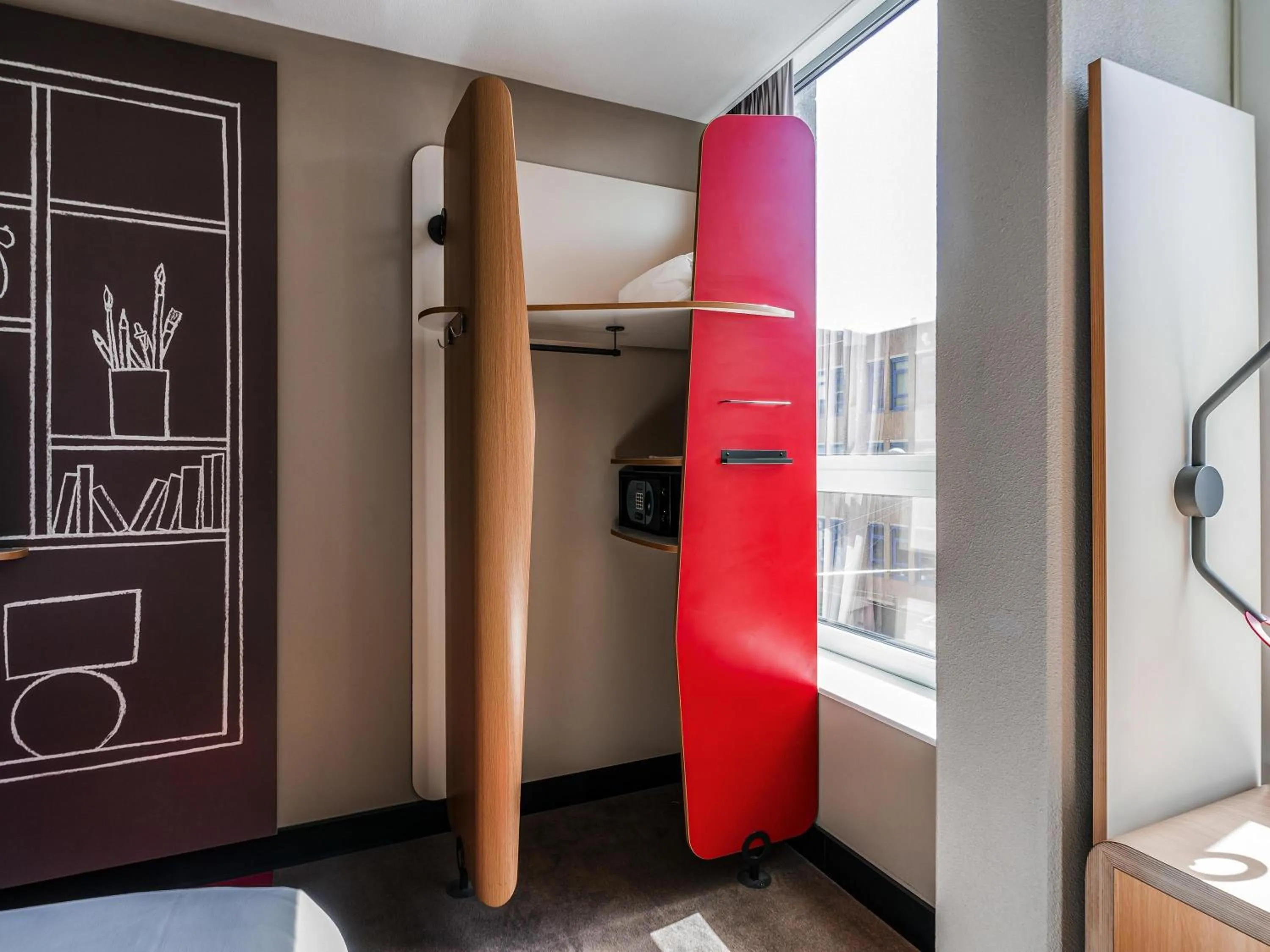 Bedroom in ibis Den Haag City Centre