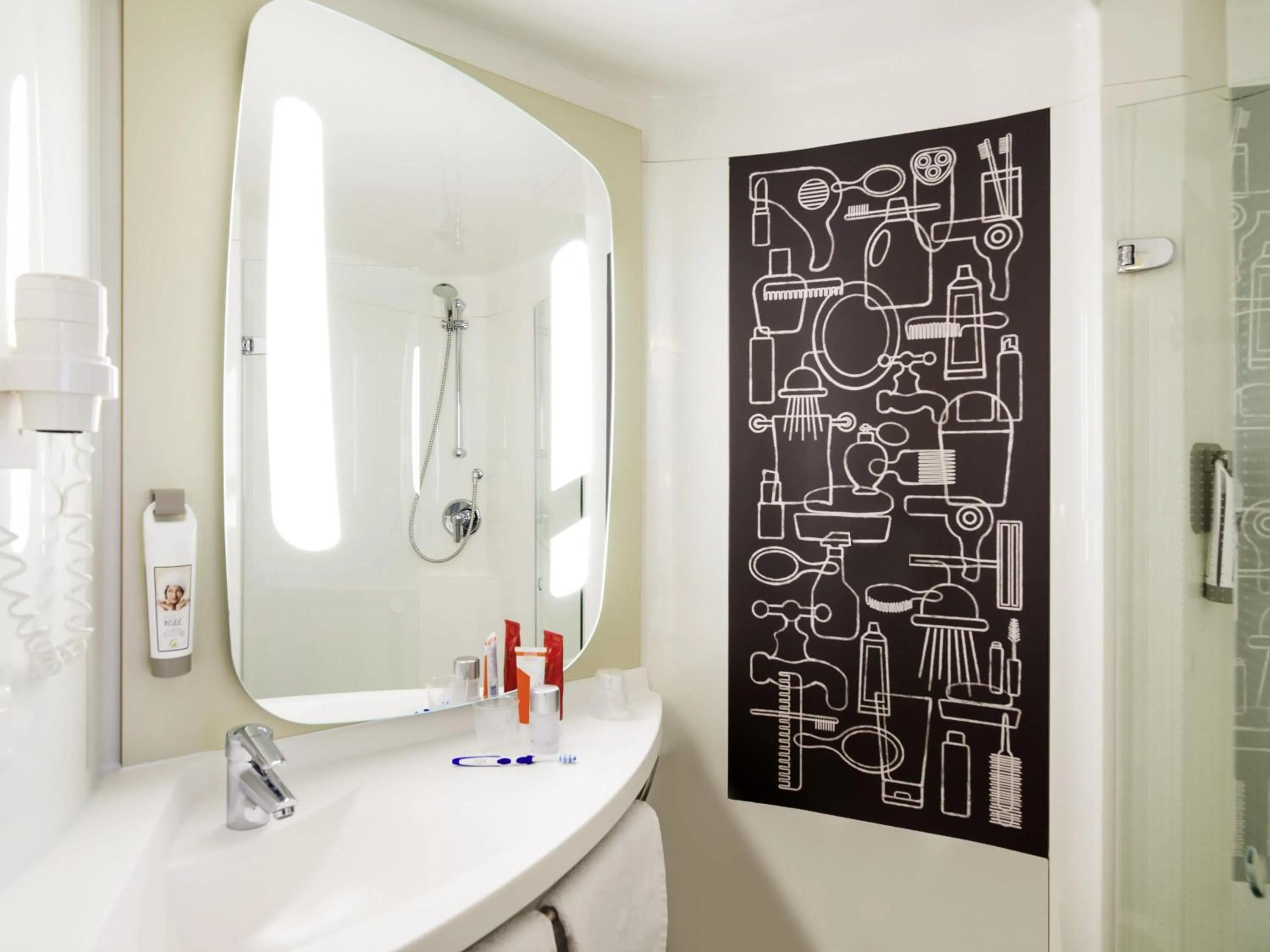 Bedroom in ibis Den Haag City Centre