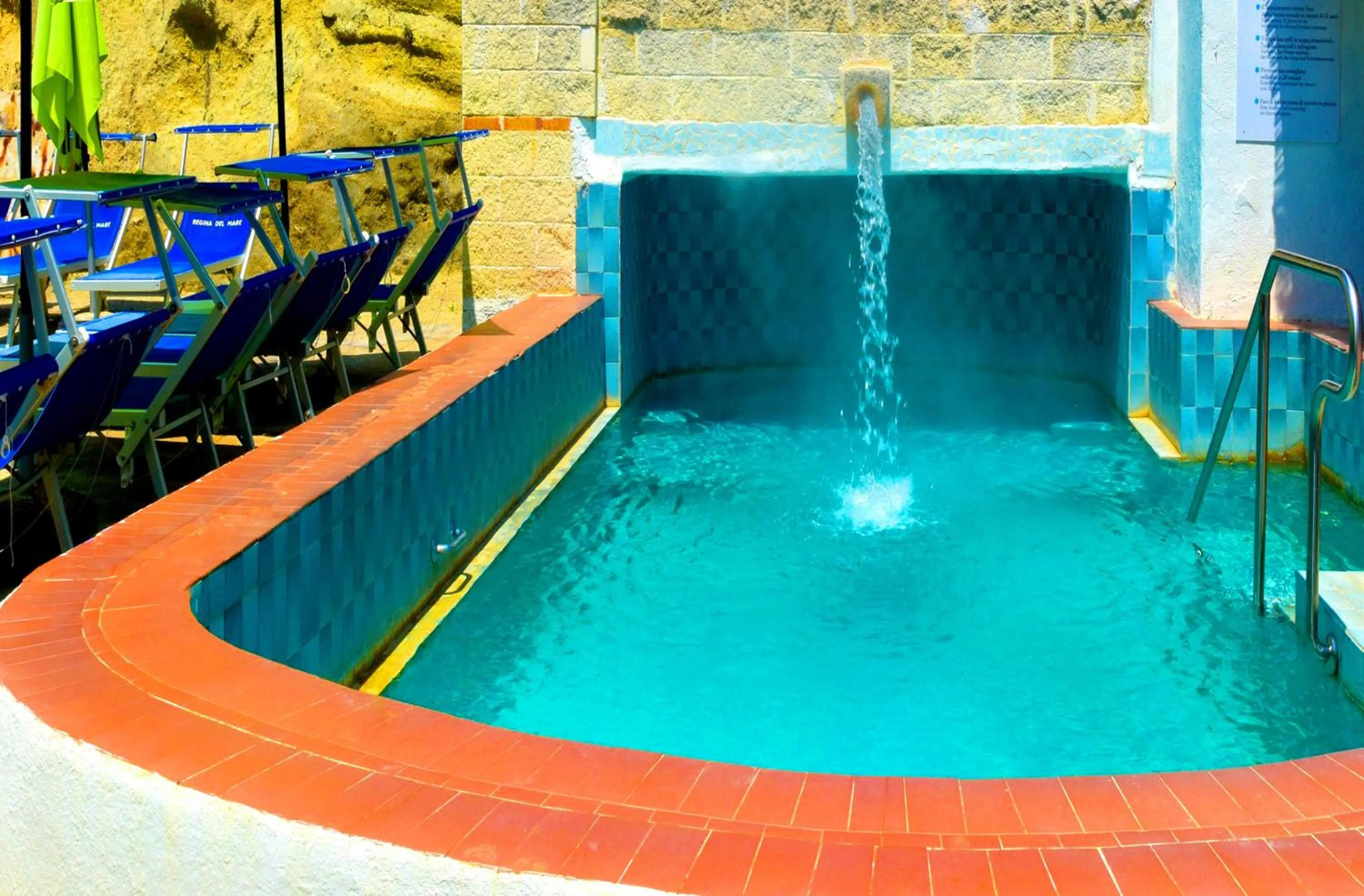 Swimming pool in Hotel Regina del Mare