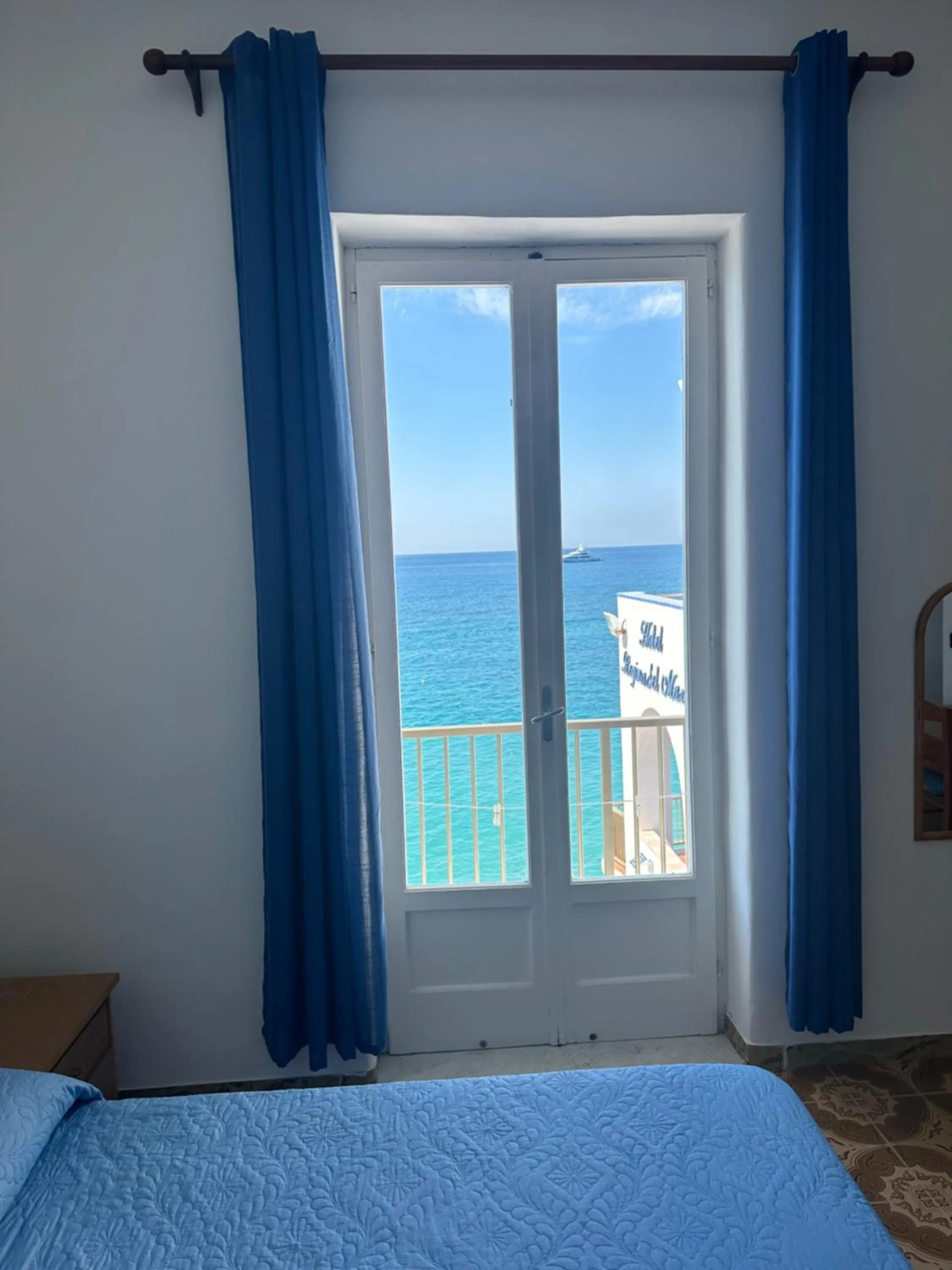 Bed in Hotel Regina del Mare