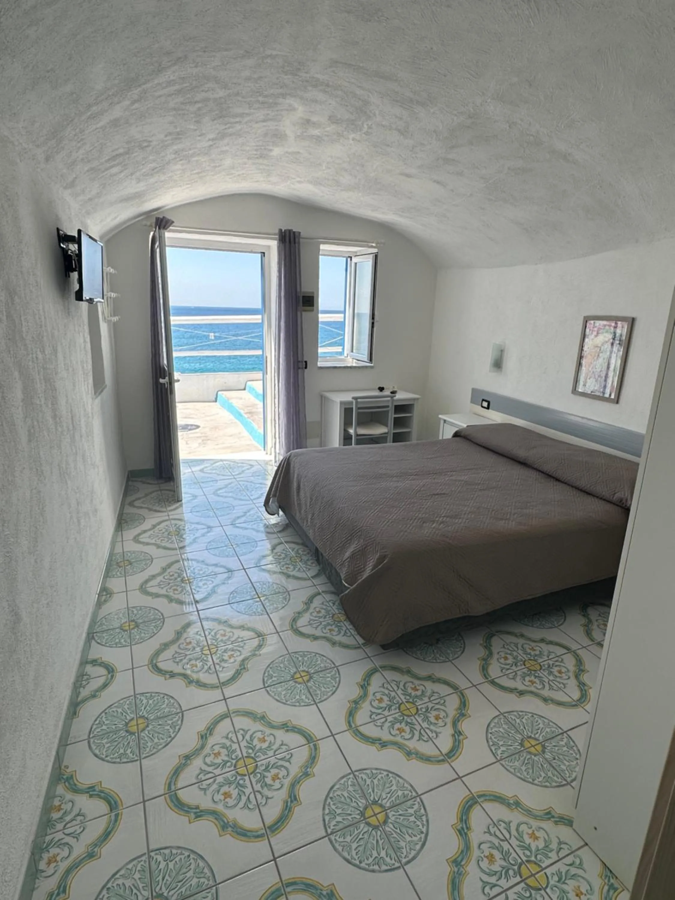 View (from property/room), Bed in Hotel Regina del Mare