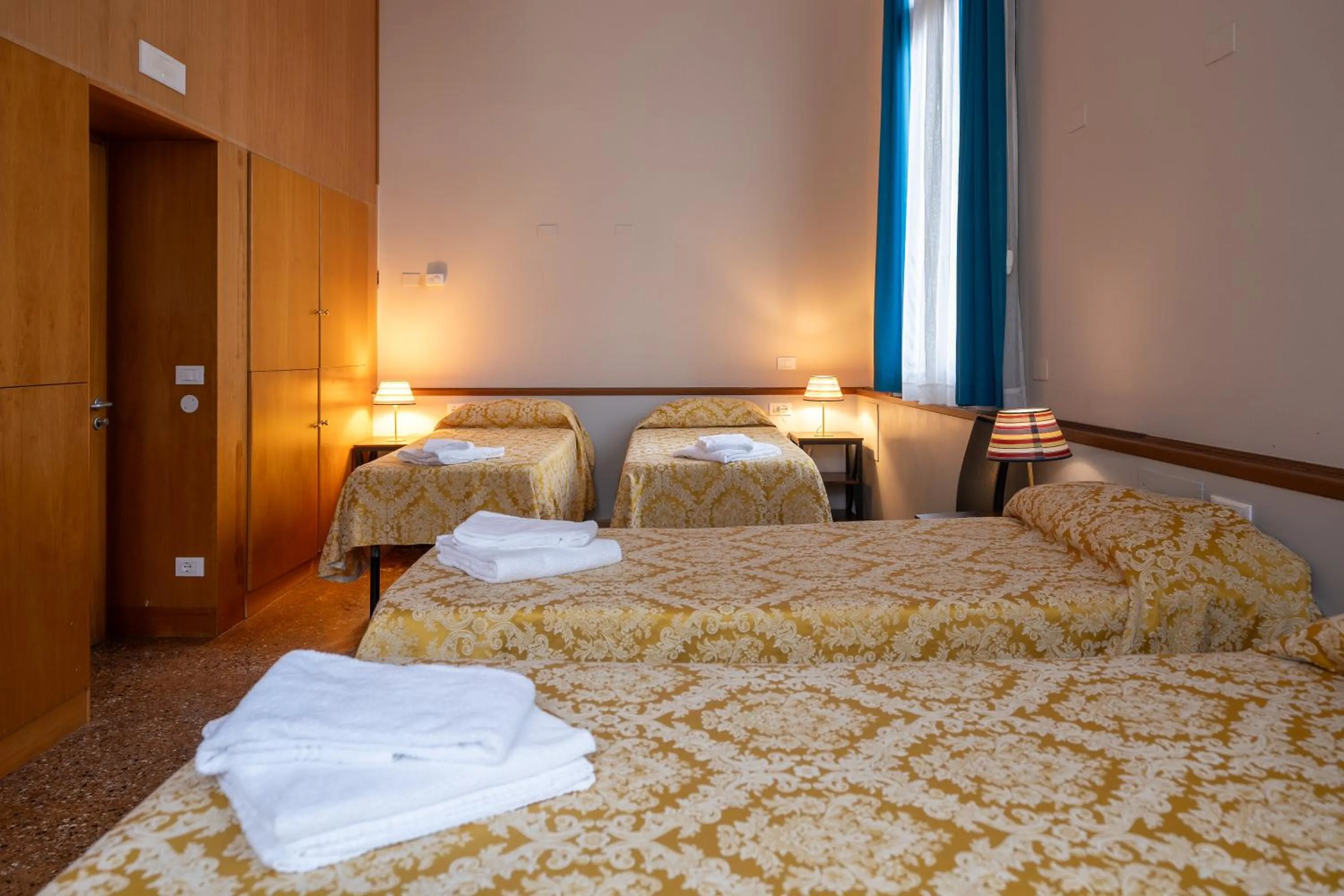 Quadruple Room with Private External Bathroom in Foresteria Valdese Venezia