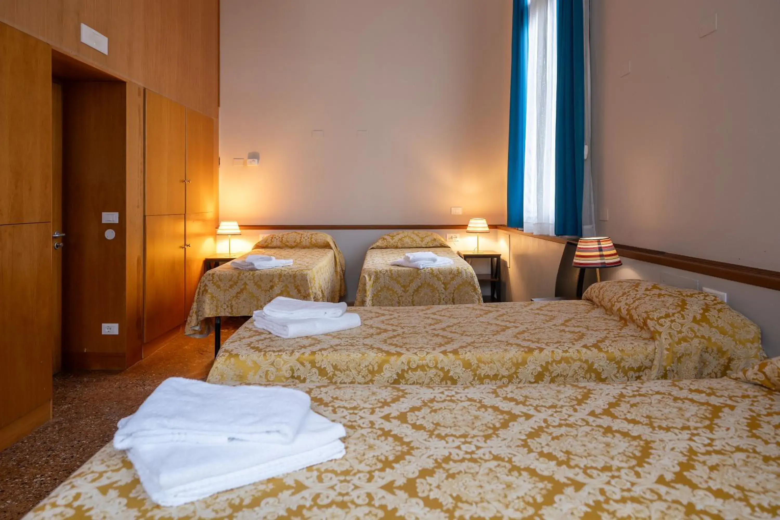 Quadruple Room with Private External Bathroom in Foresteria Valdese Venezia Quadruple Room with Private External Bathroom in Foresteria Valdese Venezia
