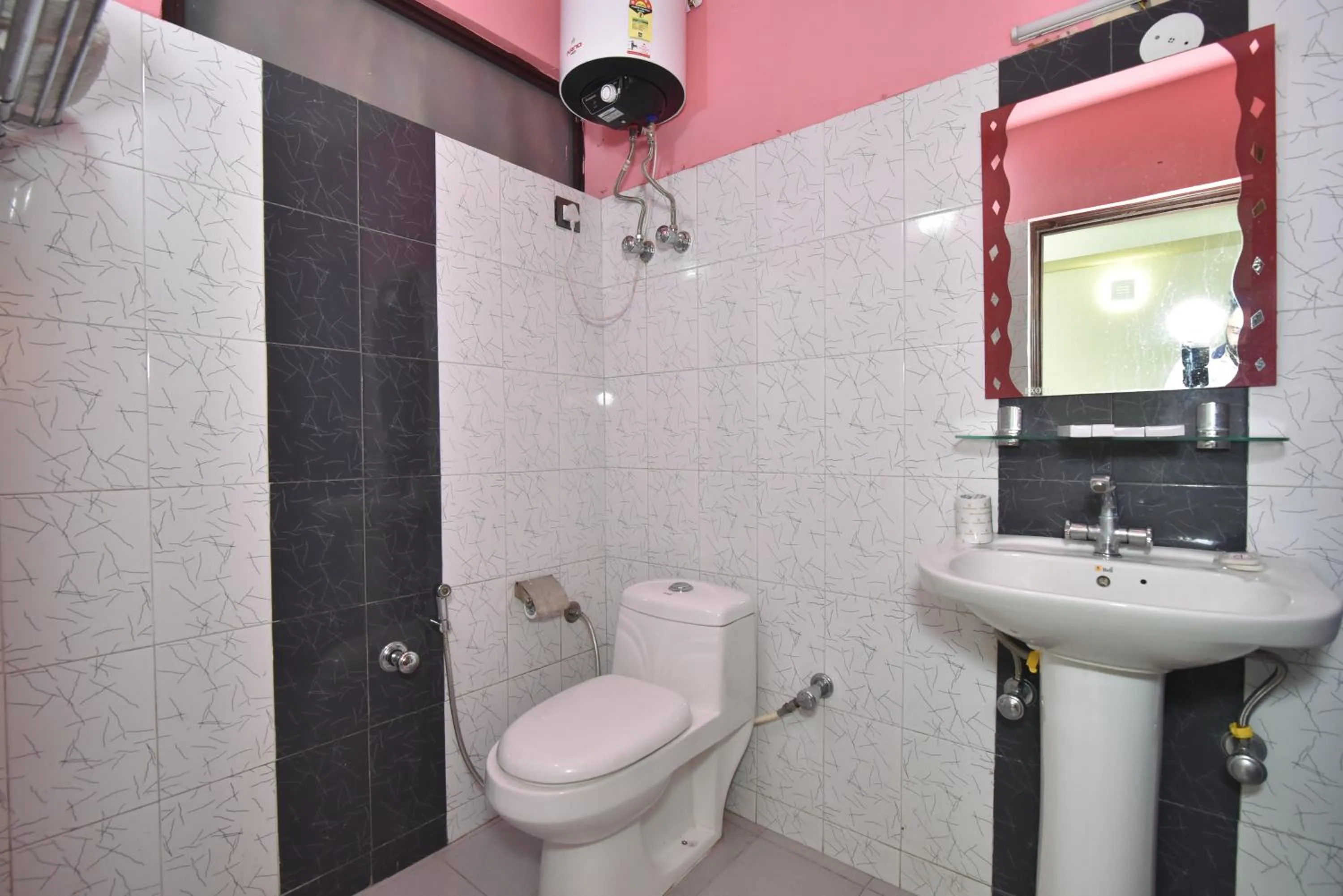 Shower in Hotel M AND RESORT