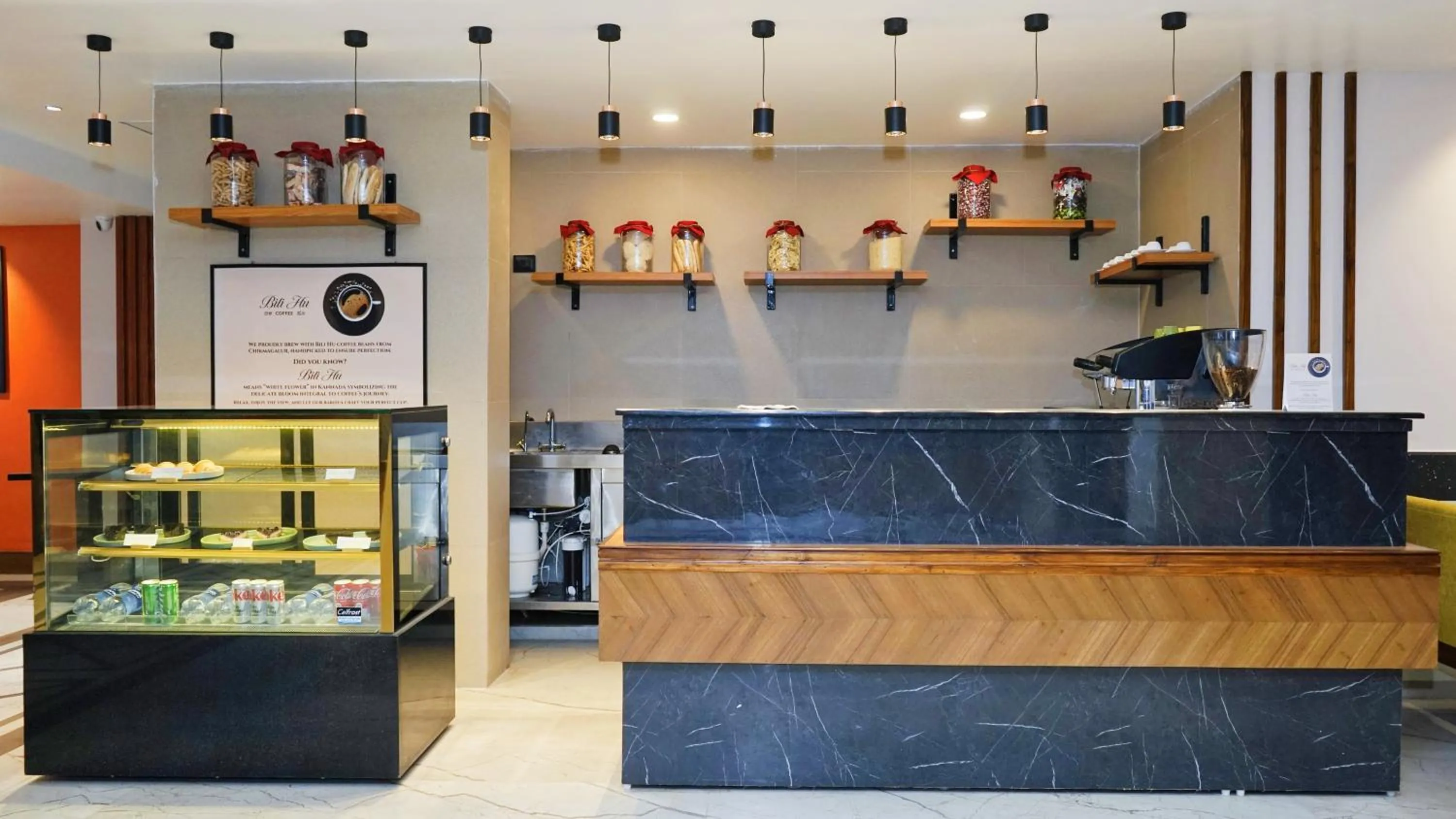 Restaurant/places to eat in Hotel M AND RESORT