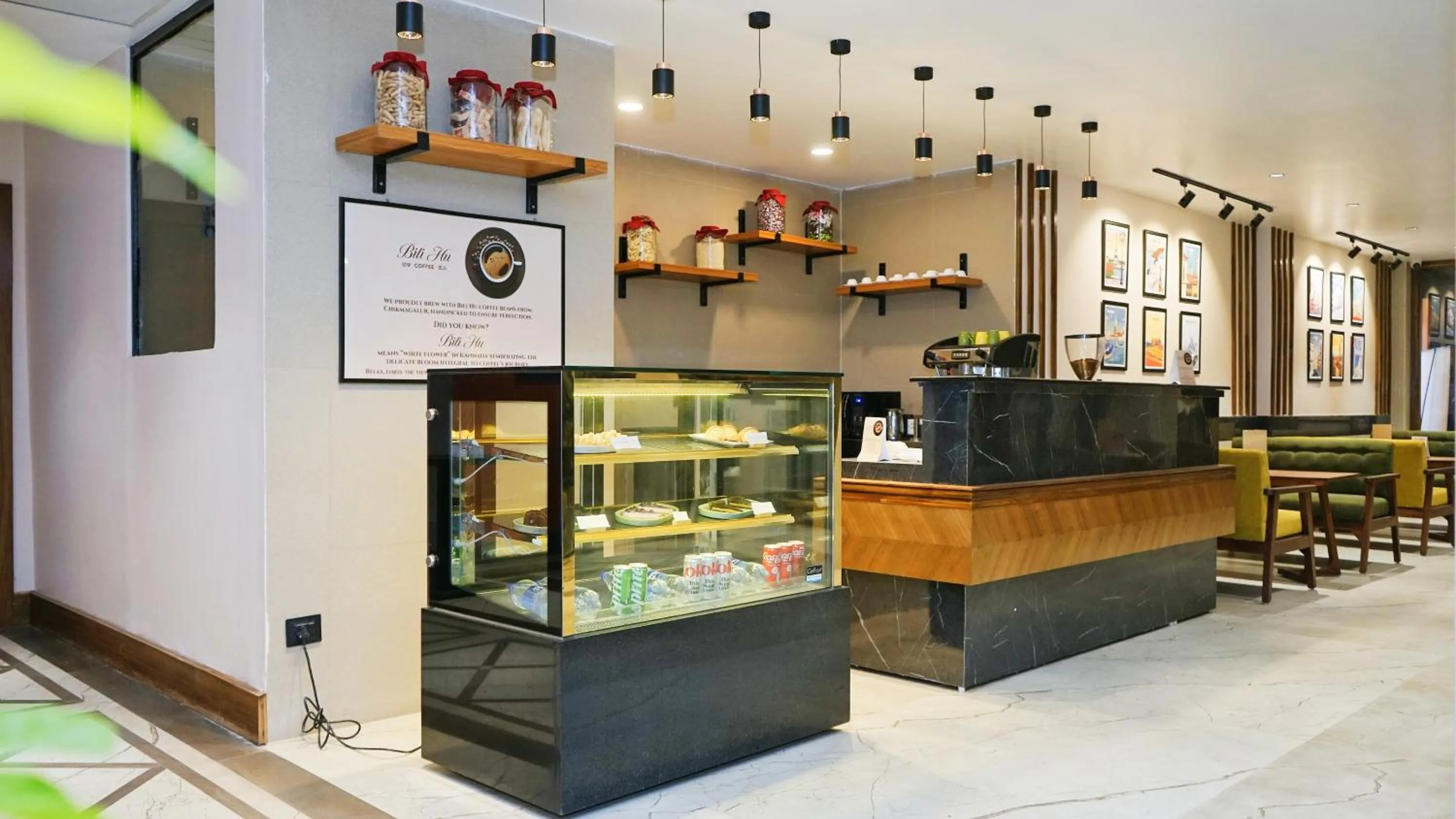 Restaurant/places to eat in Hotel M AND RESORT