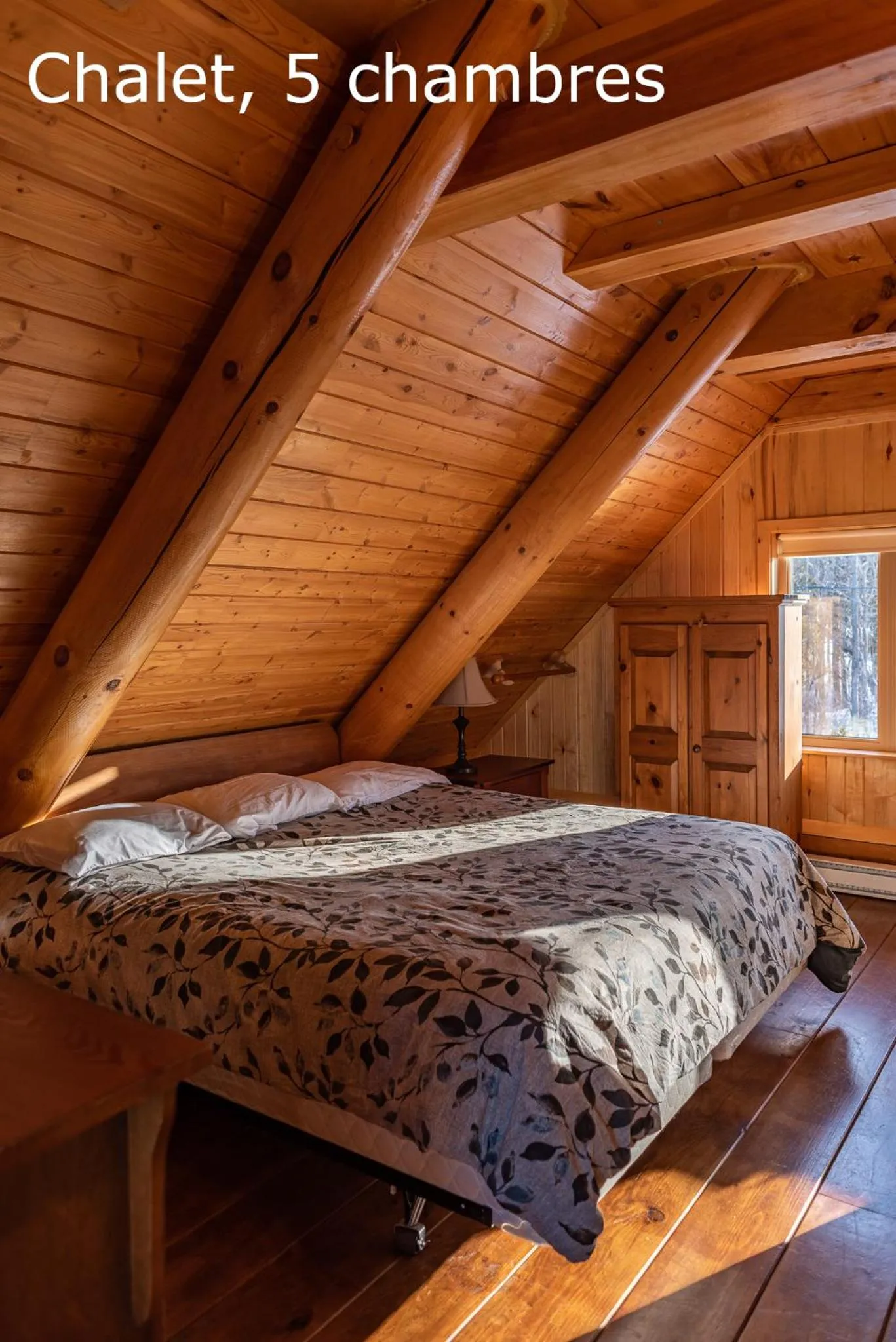 Bedroom, Bed in Chalets et Spa Lac Saint-Jean