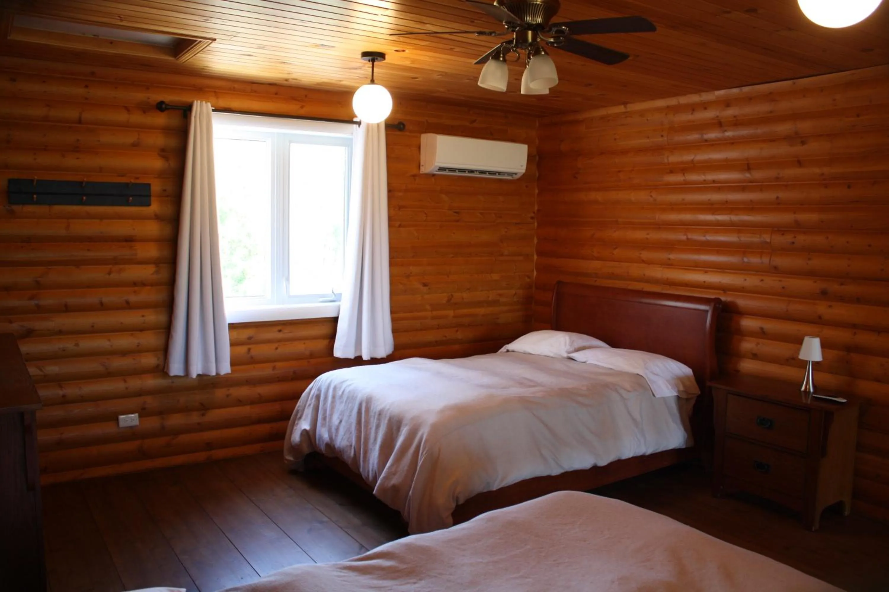 Bedroom, Bed in Chalets et Spa Lac Saint-Jean
