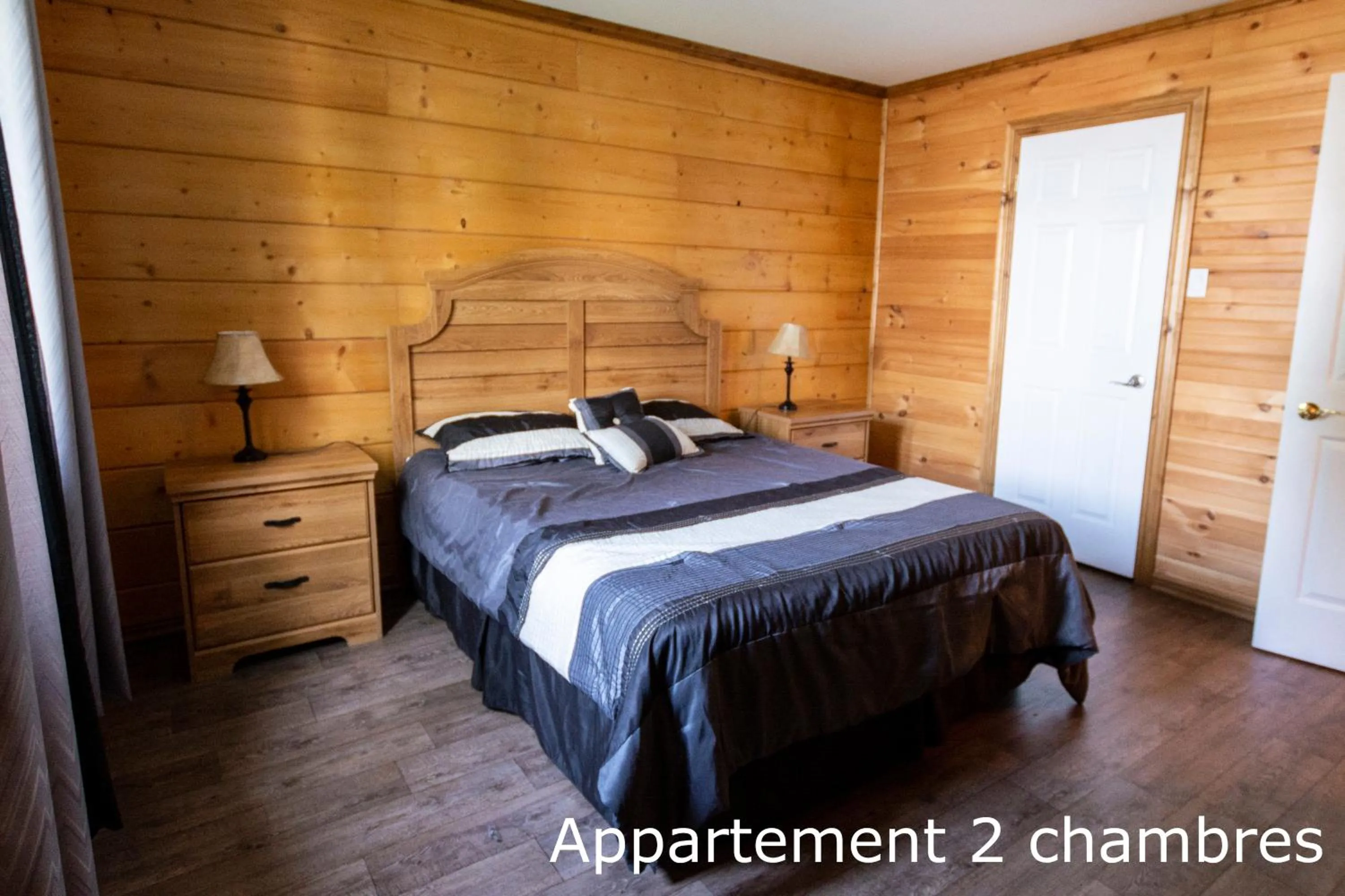 Bedroom, Bed in Chalets et Spa Lac Saint-Jean