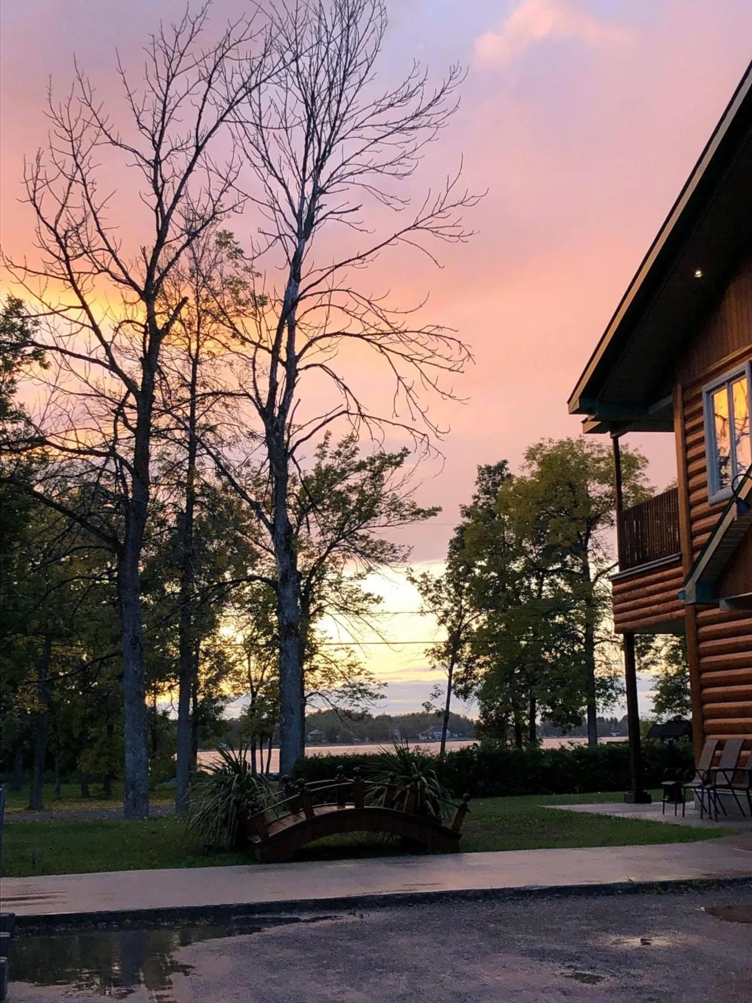 Lobby or reception in Chalets et Spa Lac Saint-Jean