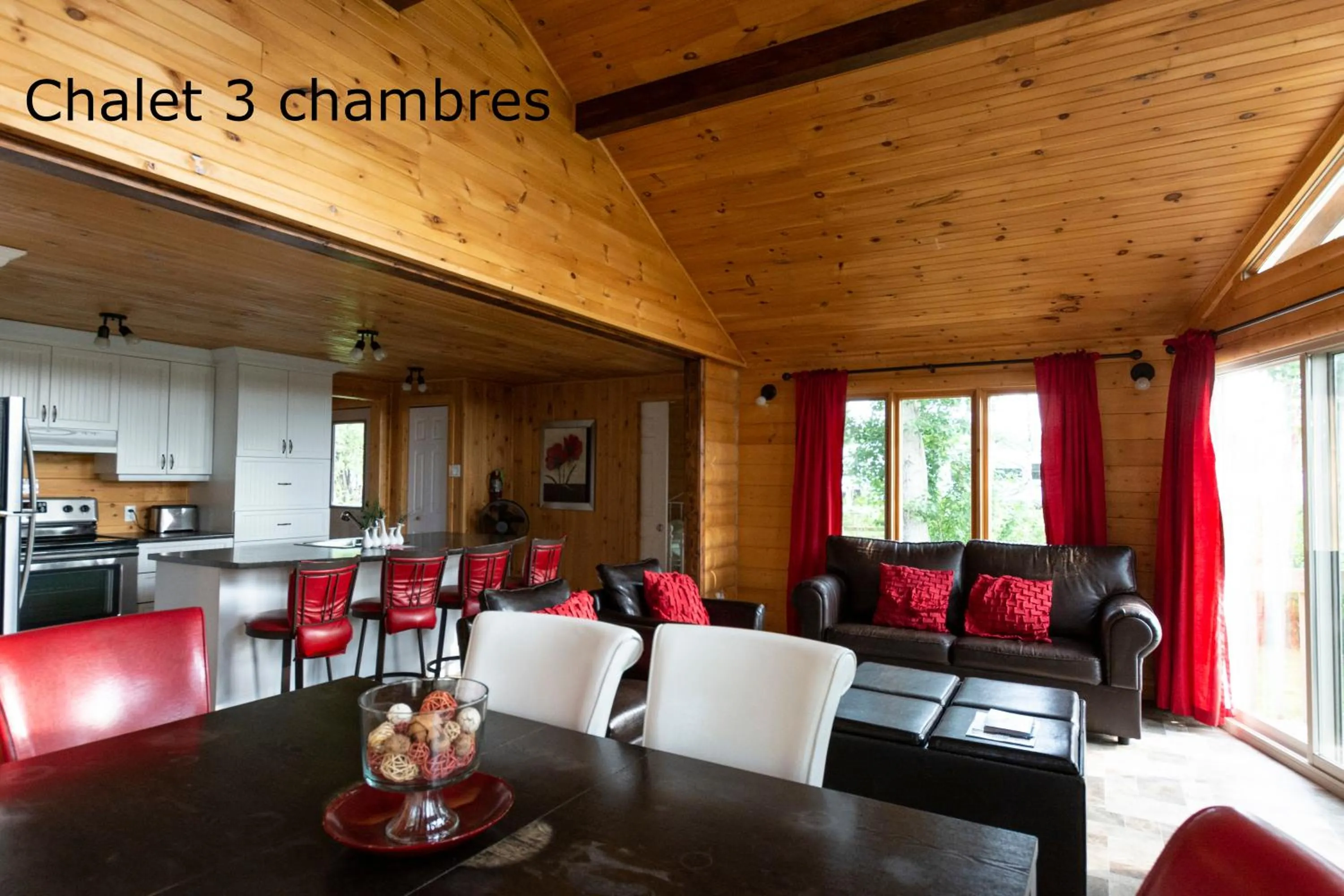 Kitchen or kitchenette in Chalets et Spa Lac Saint-Jean