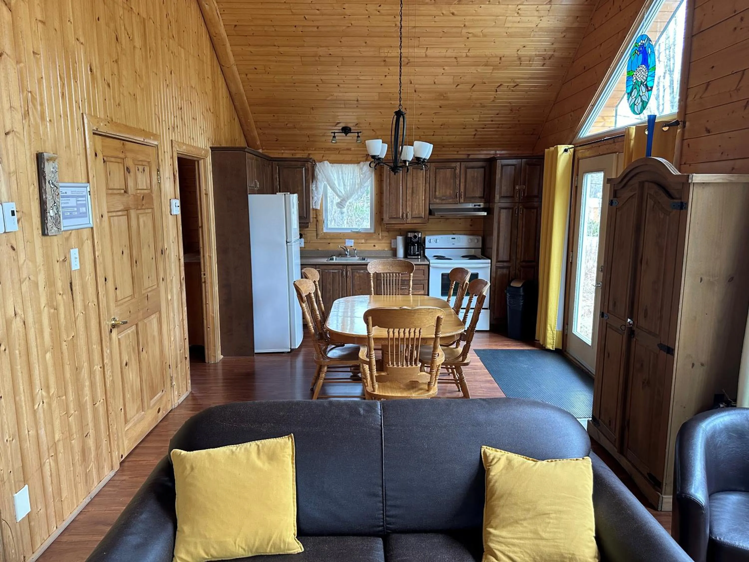 Kitchen or kitchenette in Chalets et Spa Lac Saint-Jean