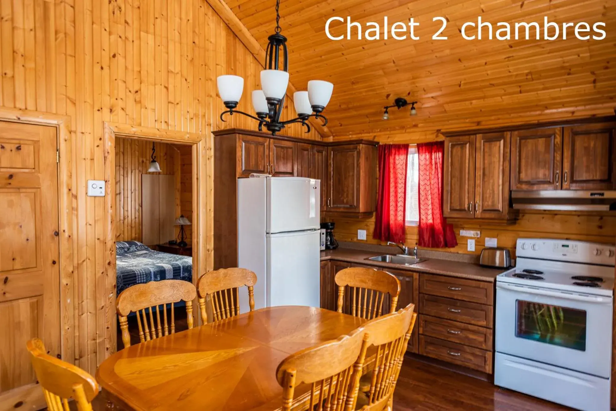 Two-Bedroom Chalet in Chalets et Spa Lac Saint-Jean Two-Bedroom Chalet in Chalets et Spa Lac Saint-Jean