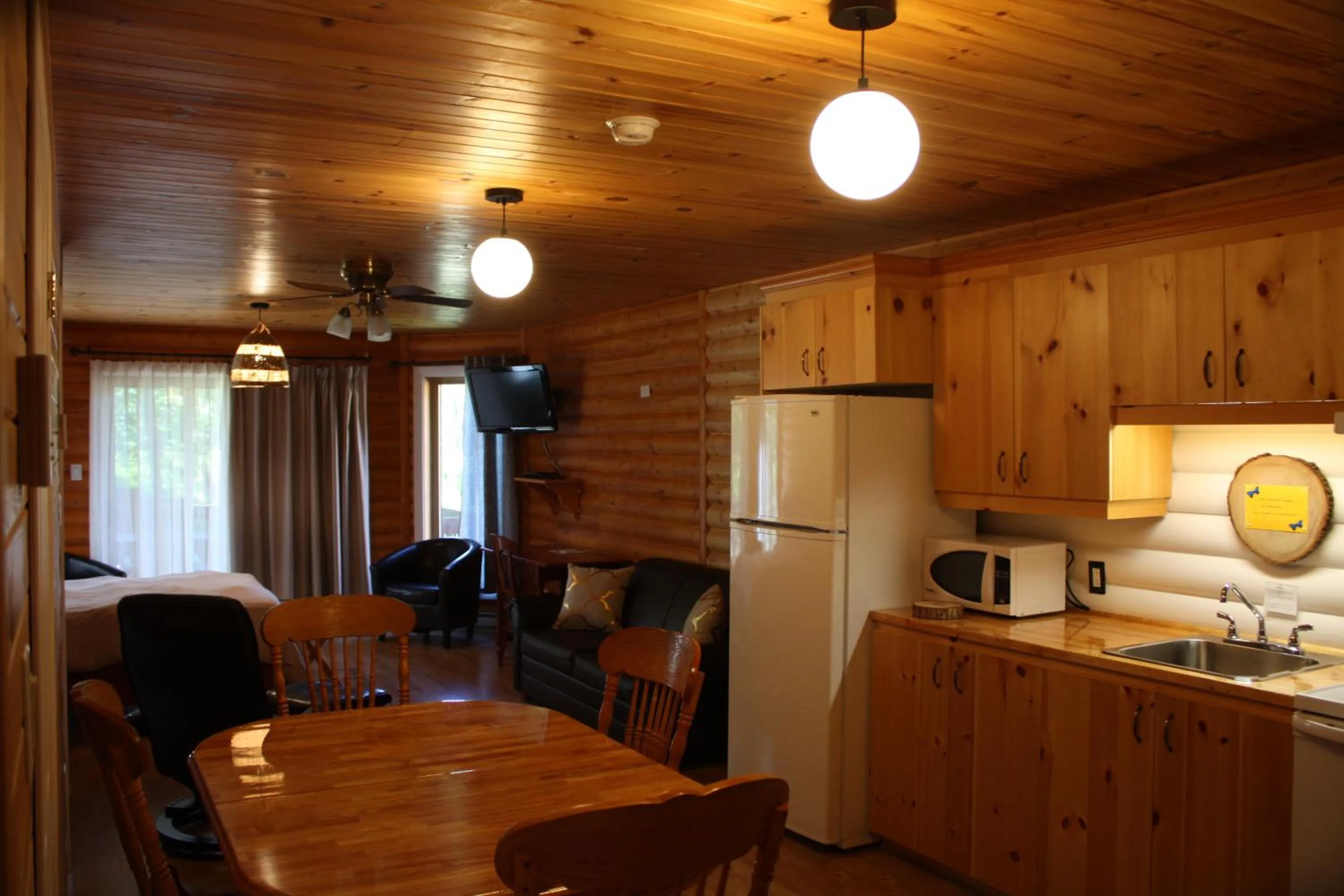 Kitchen or kitchenette in Chalets et Spa Lac Saint-Jean