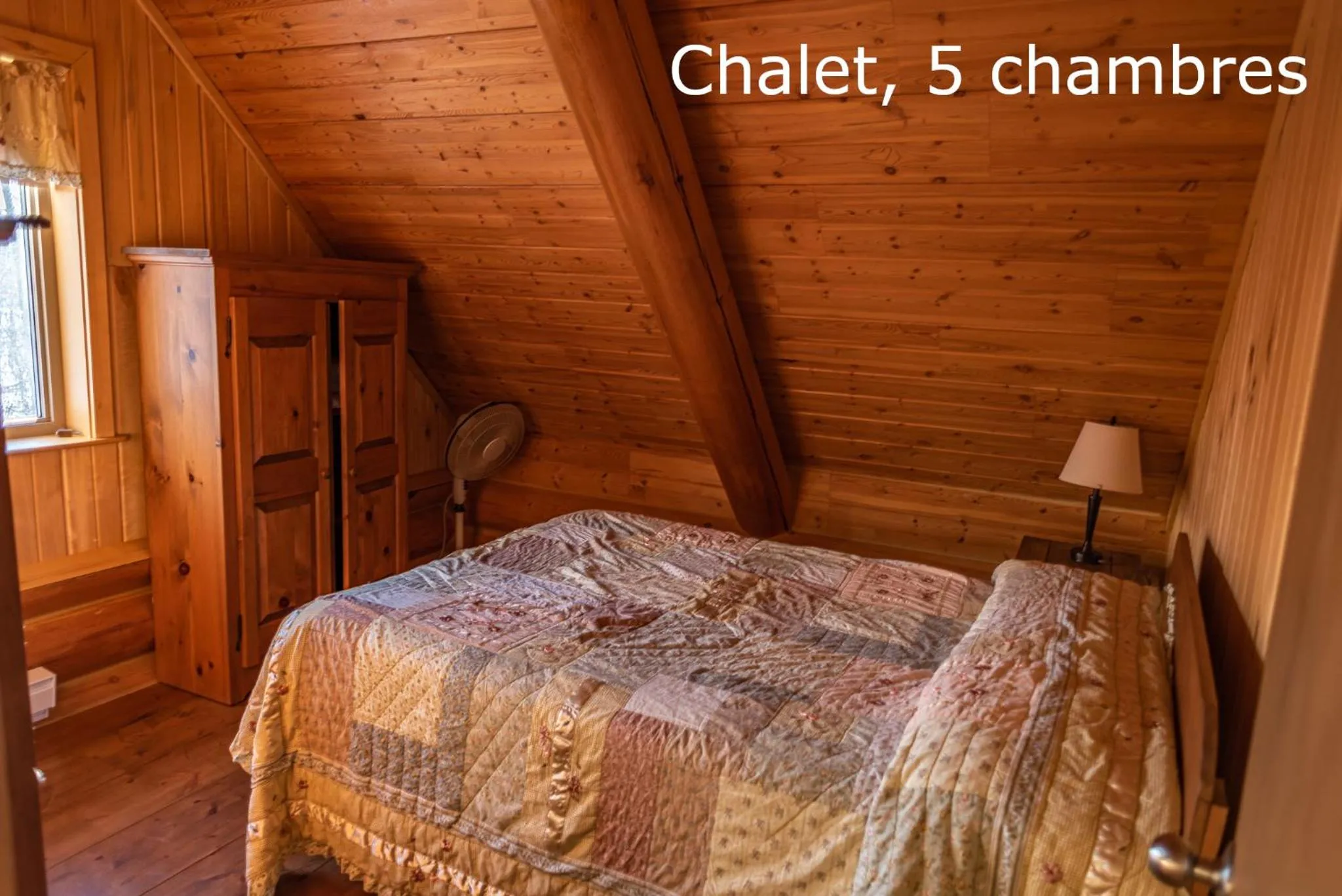 Bedroom, Bed in Chalets et Spa Lac Saint-Jean