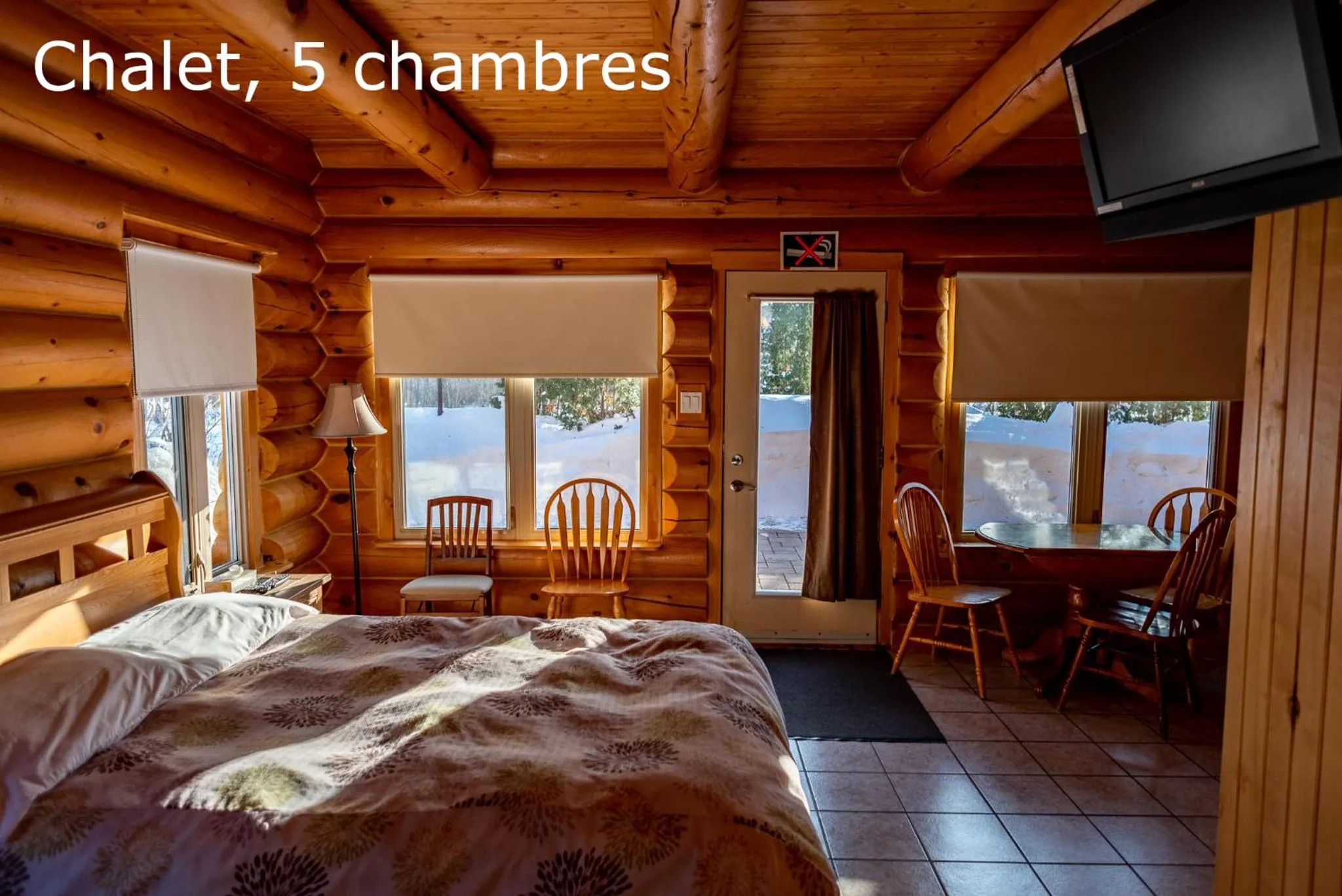 Bedroom, Bed in Chalets et Spa Lac Saint-Jean