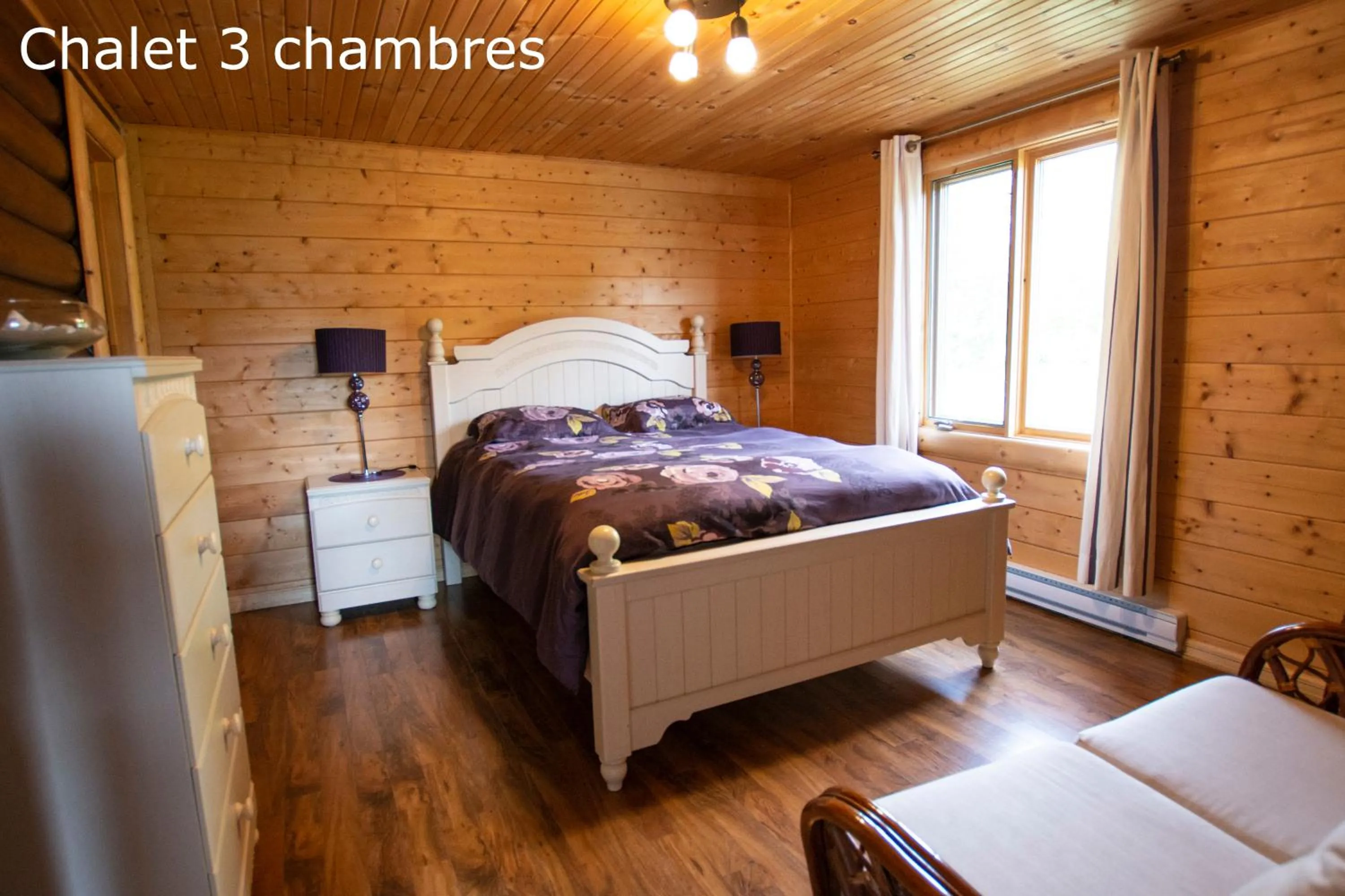 Bedroom, Bed in Chalets et Spa Lac Saint-Jean