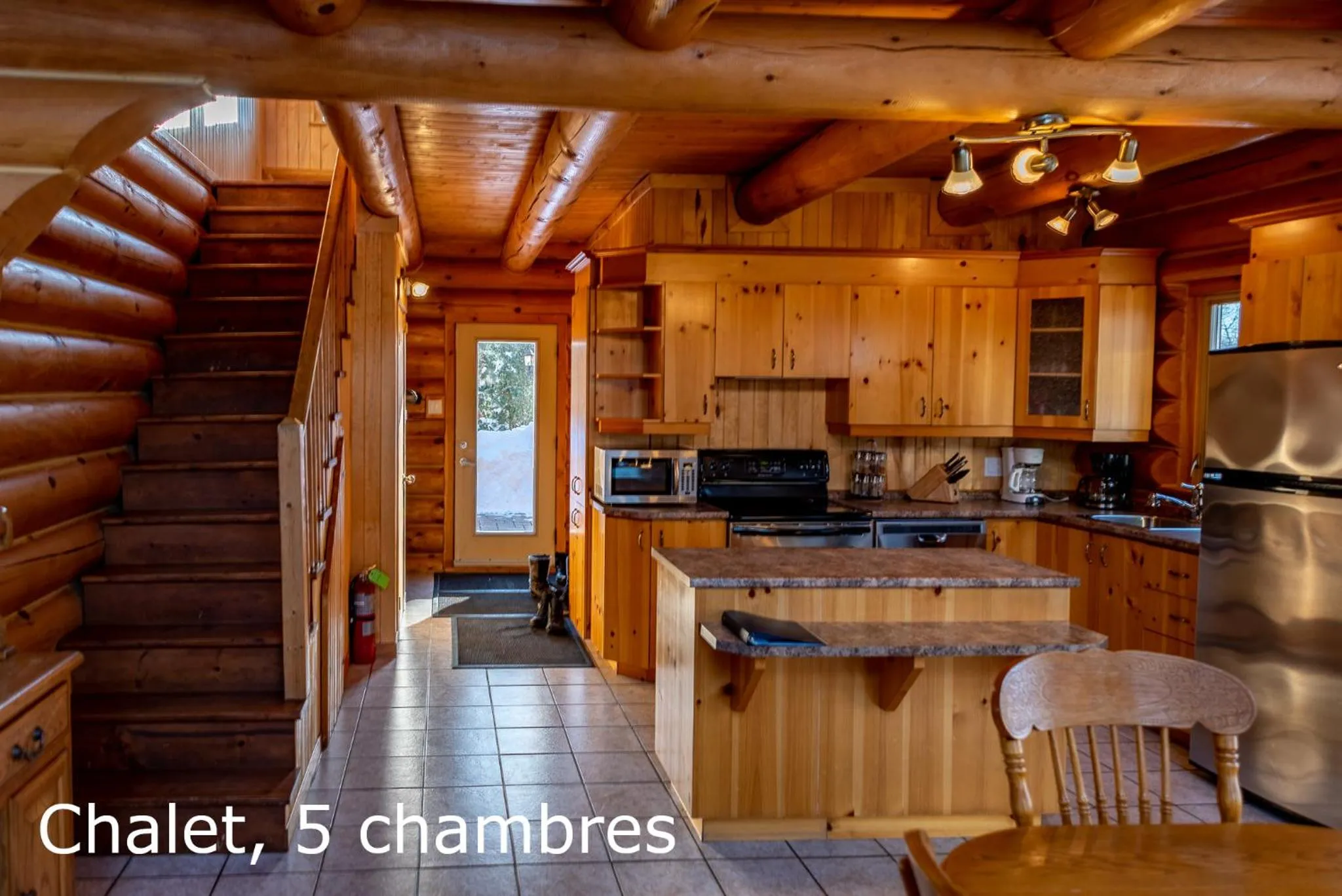 Kitchen or kitchenette in Chalets et Spa Lac Saint-Jean