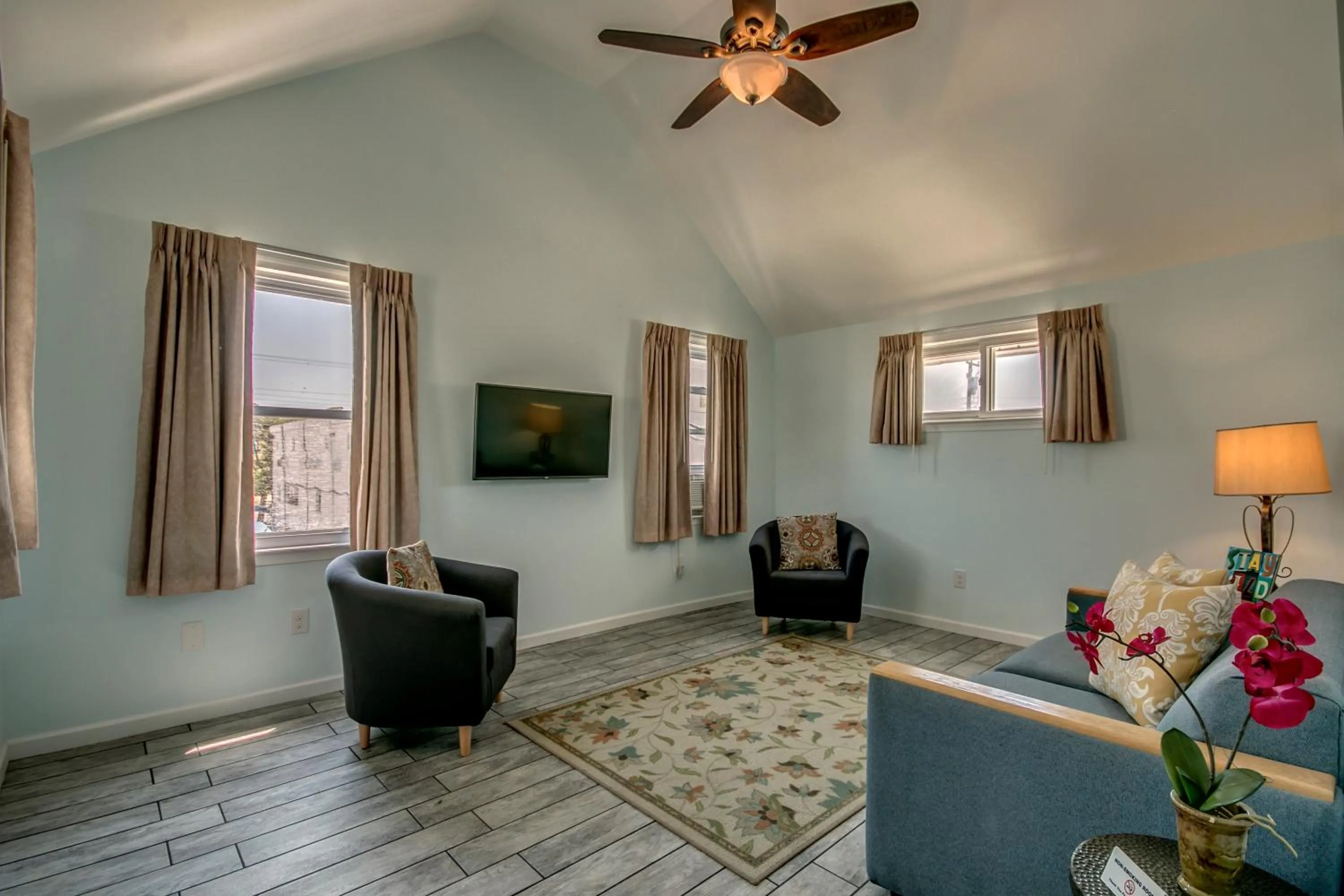 Bed in Daytona Inn and Suites