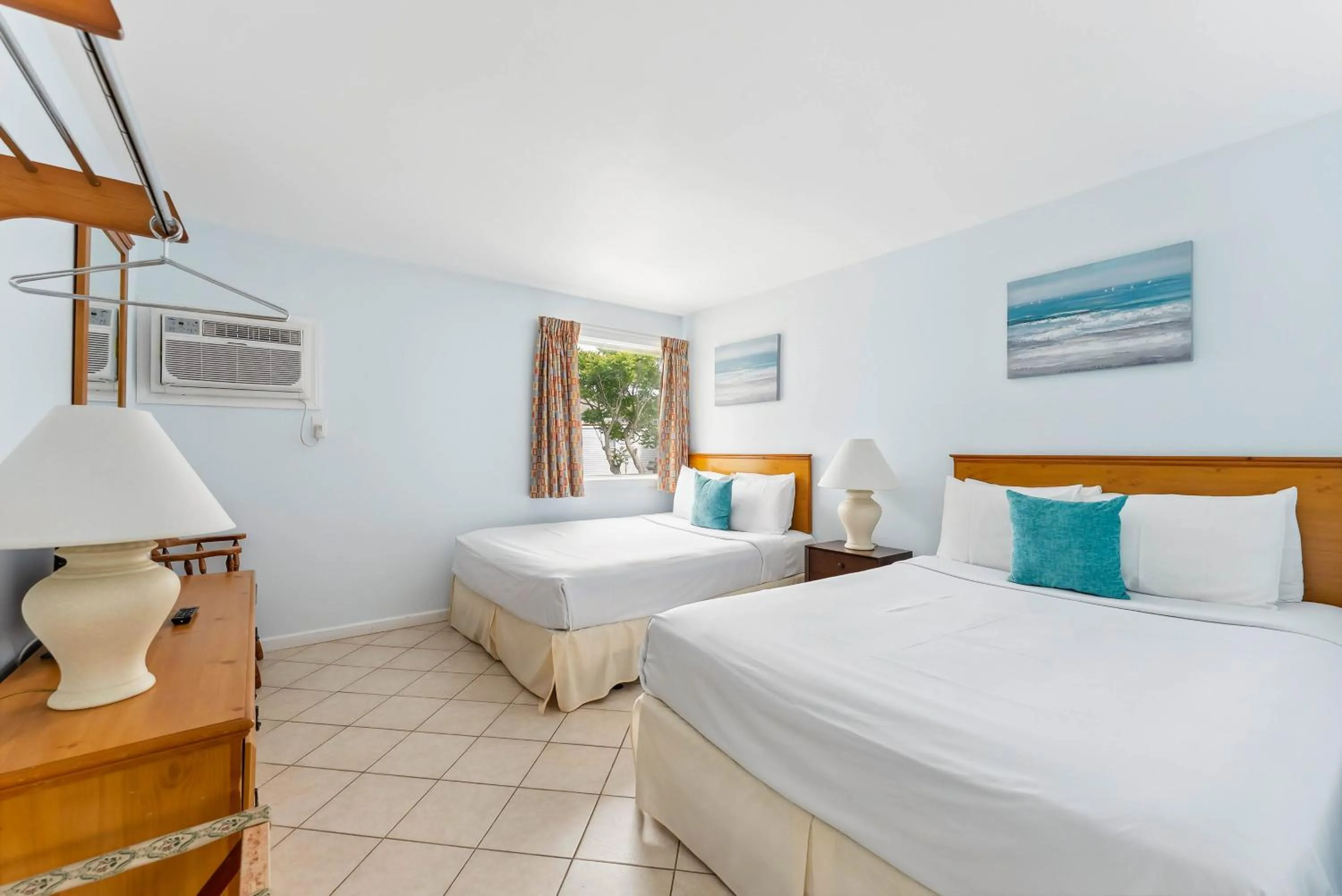 Bedroom, Bed in Daytona Inn and Suites