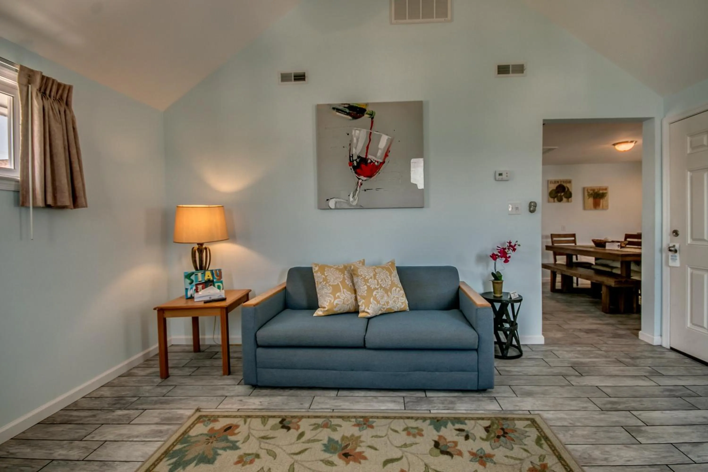 Living room in Daytona Inn and Suites