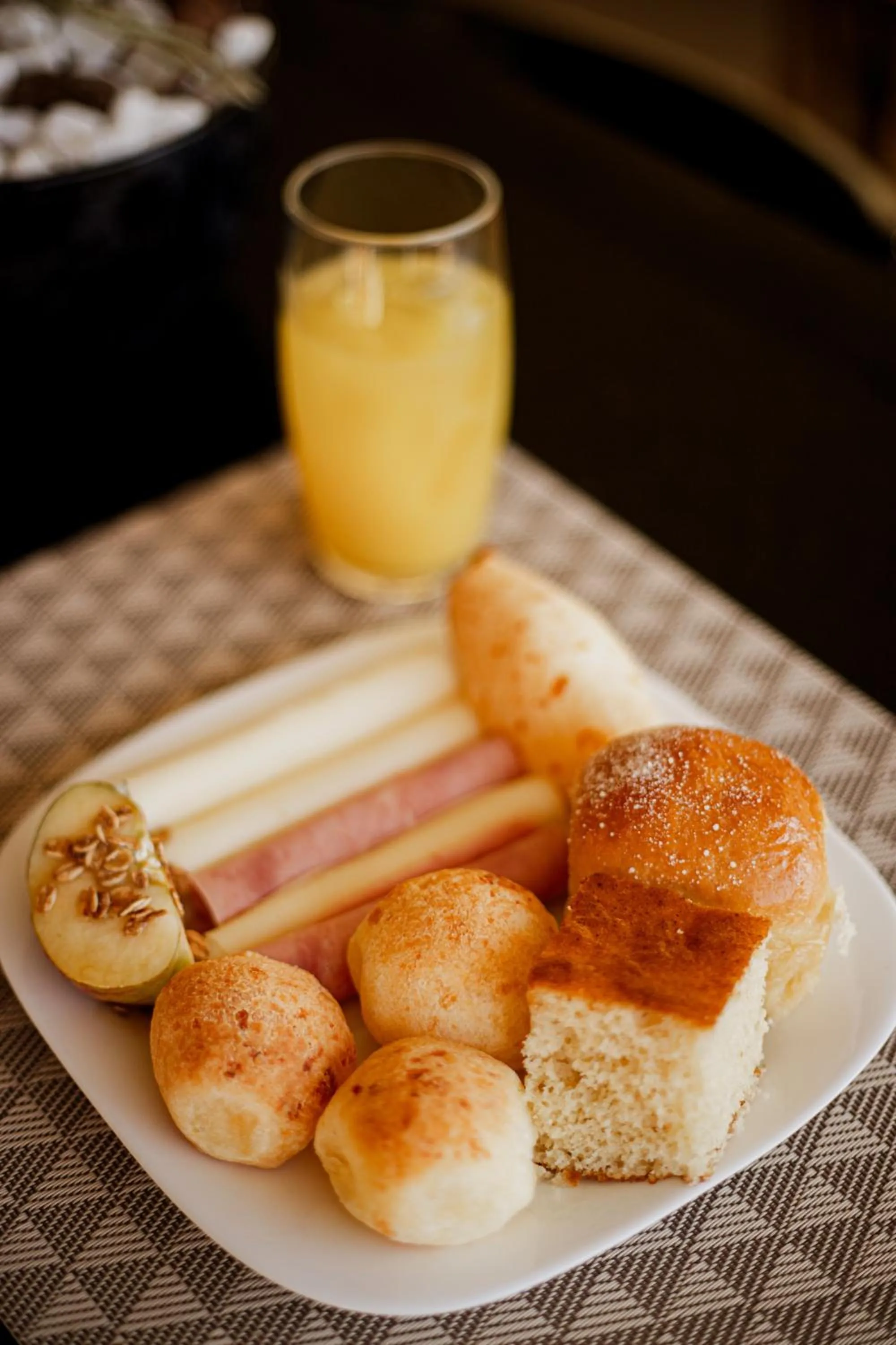 Continental breakfast in Lagoa Flat Hotel