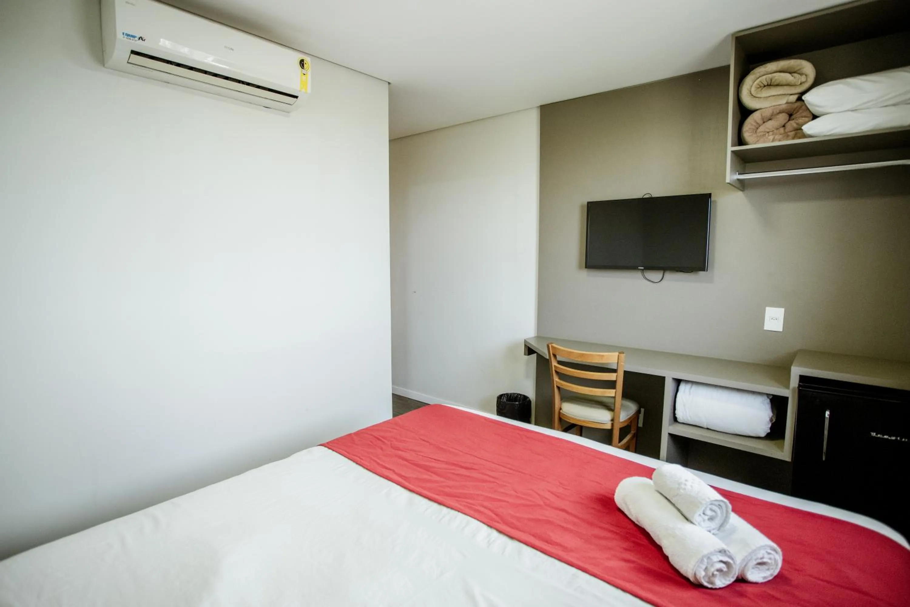 air conditioner, Bed in Lagoa Flat Hotel