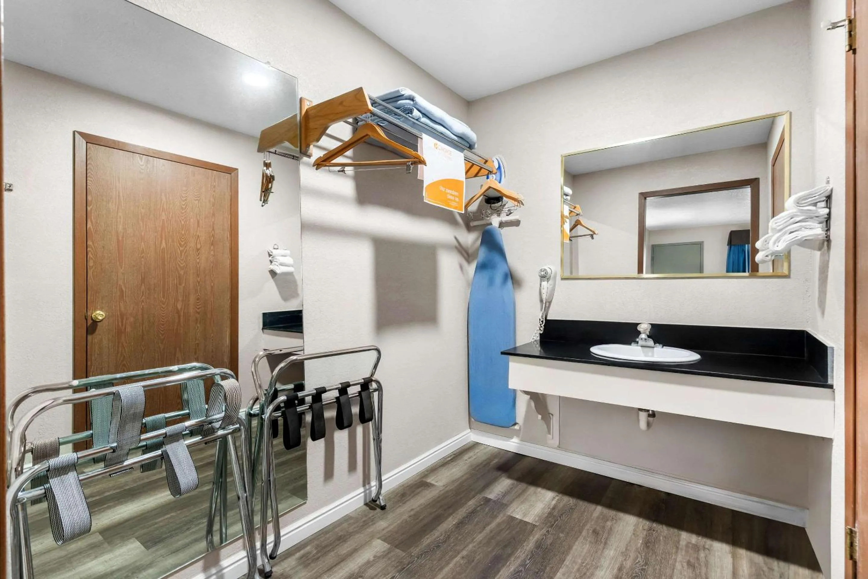 Bedroom in Econo Lodge Panguitch near Bryce Canyon