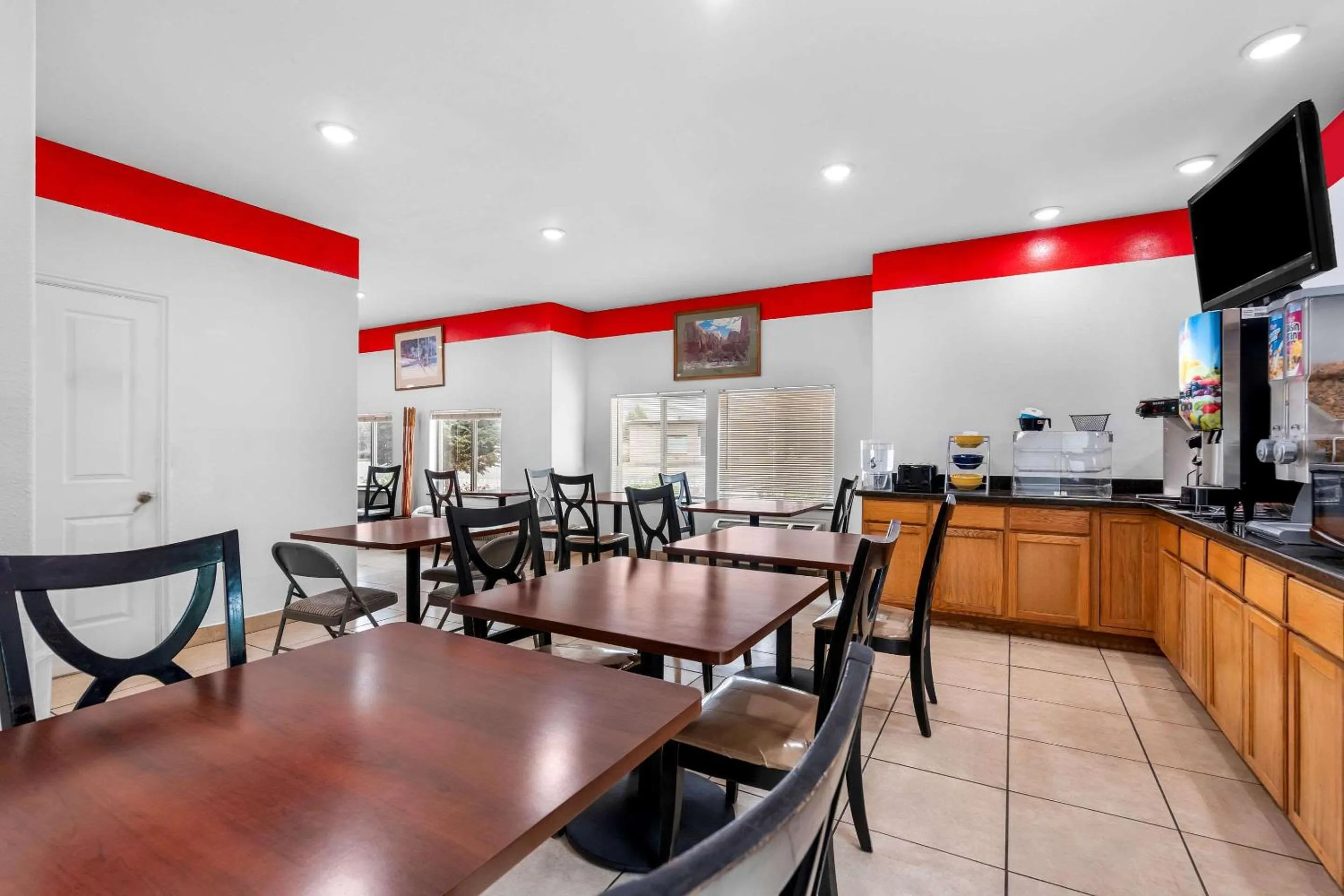 Breakfast in Econo Lodge Panguitch near Bryce Canyon