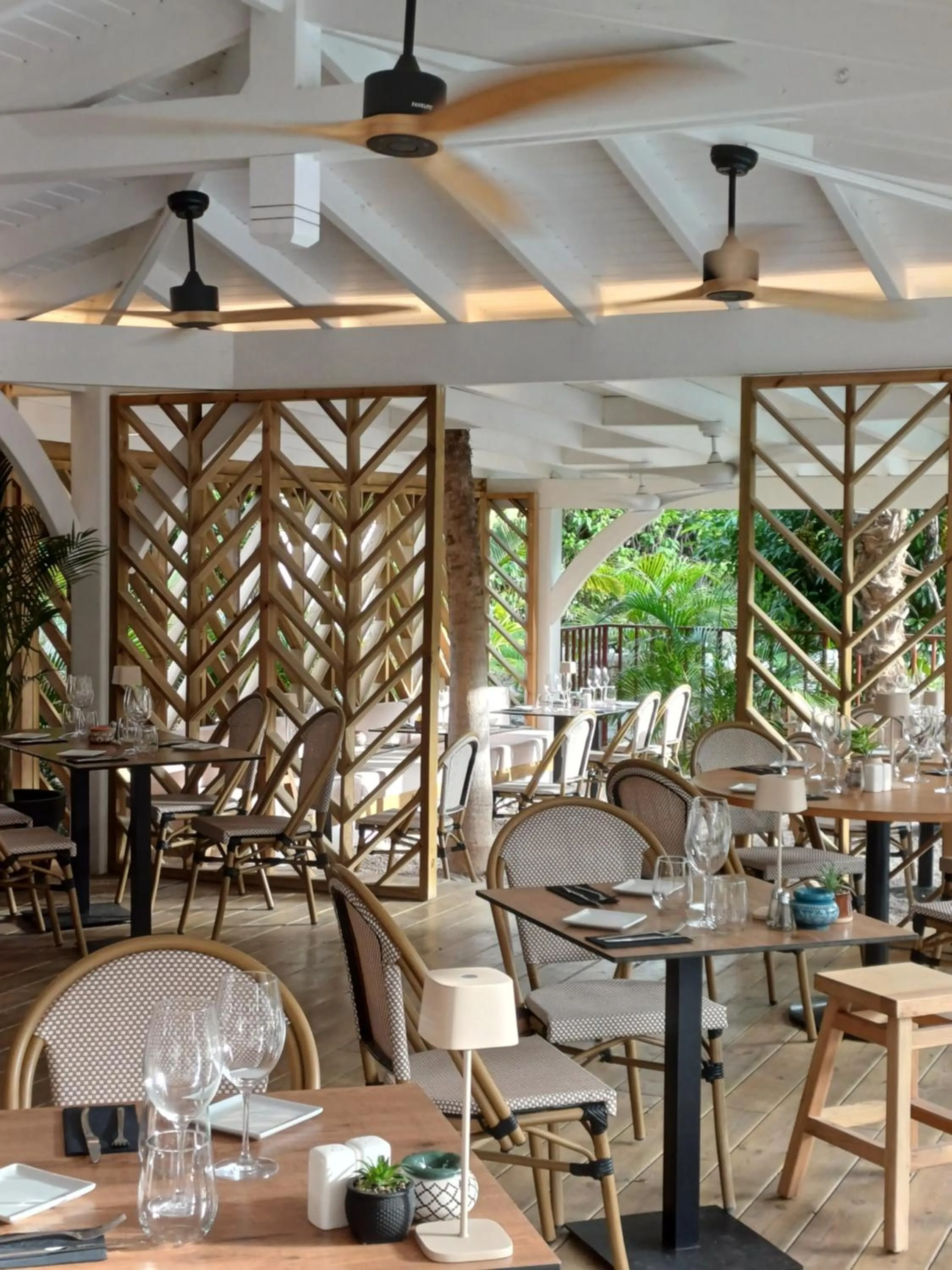 Restaurant/places to eat in Orient Bay Palm Court Residence 4 Stars