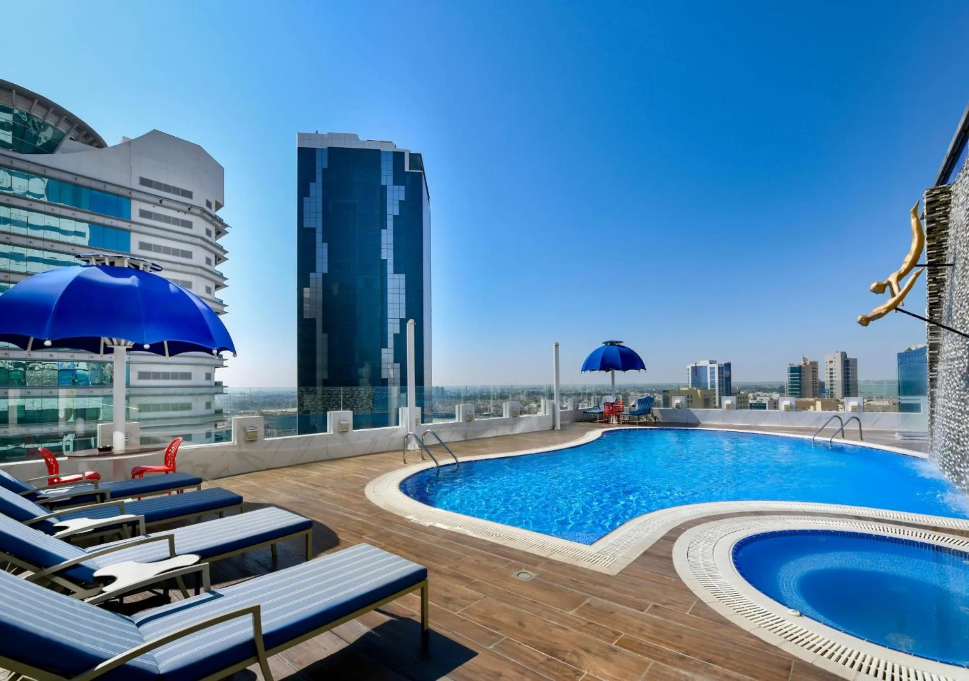Swimming pool in Swiss-Belhotel Seef Bahrain