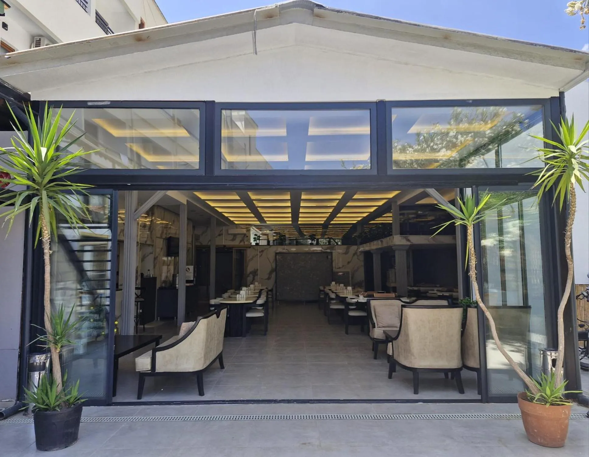 Restaurant/places to eat in Vois Kemer Hotel