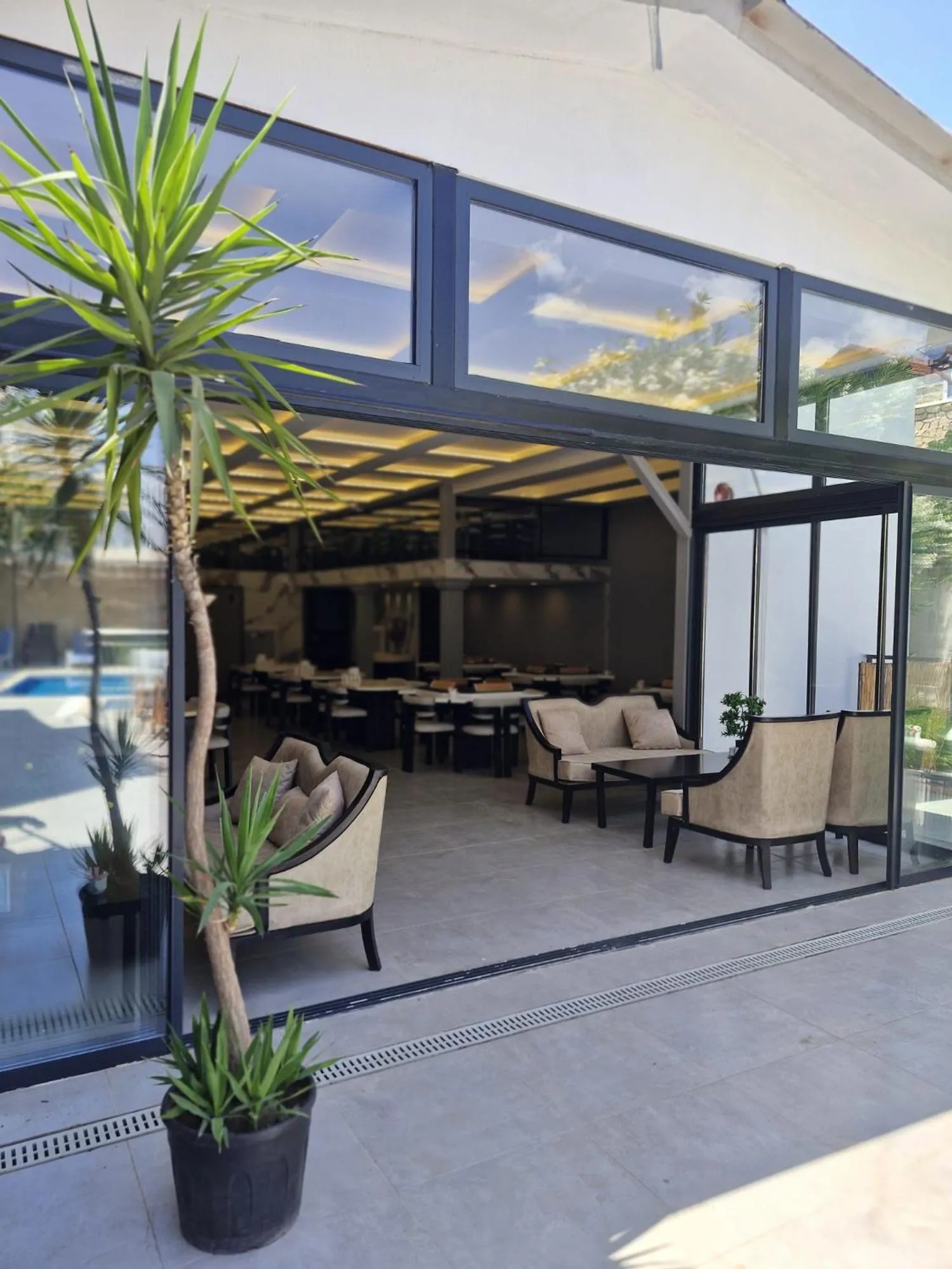 Restaurant/places to eat in Vois Kemer Hotel