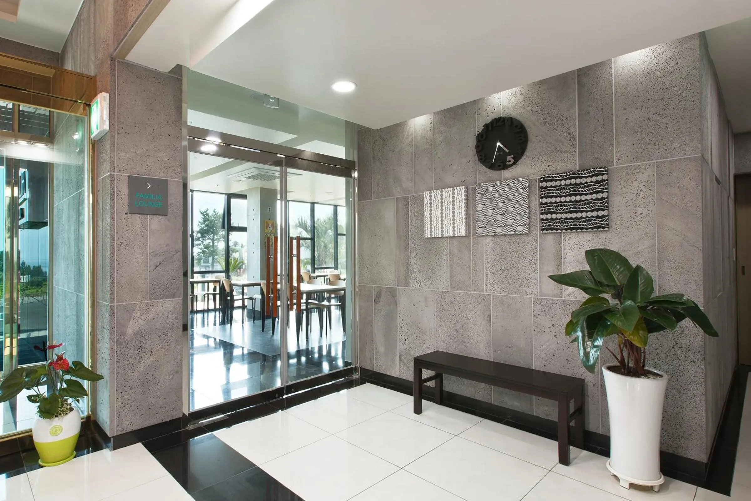 Restaurant/places to eat, Bed in Familia Hotel