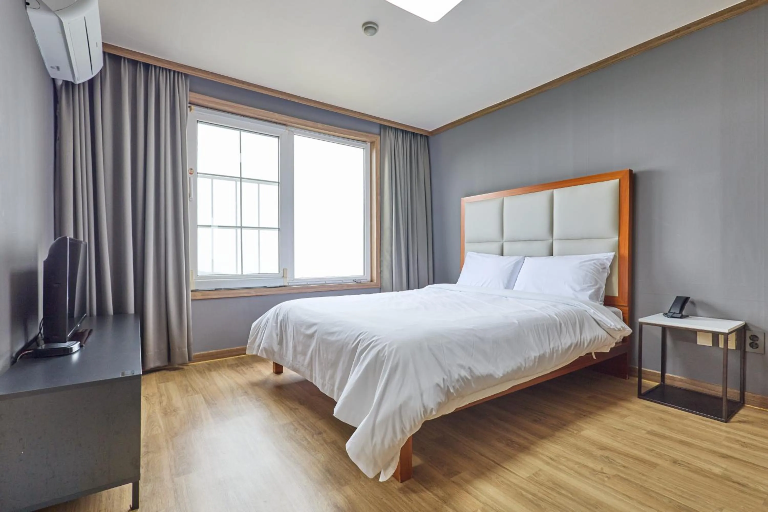 Photo of the whole room, Bed in Gyeongju Mauna Ocean Resort