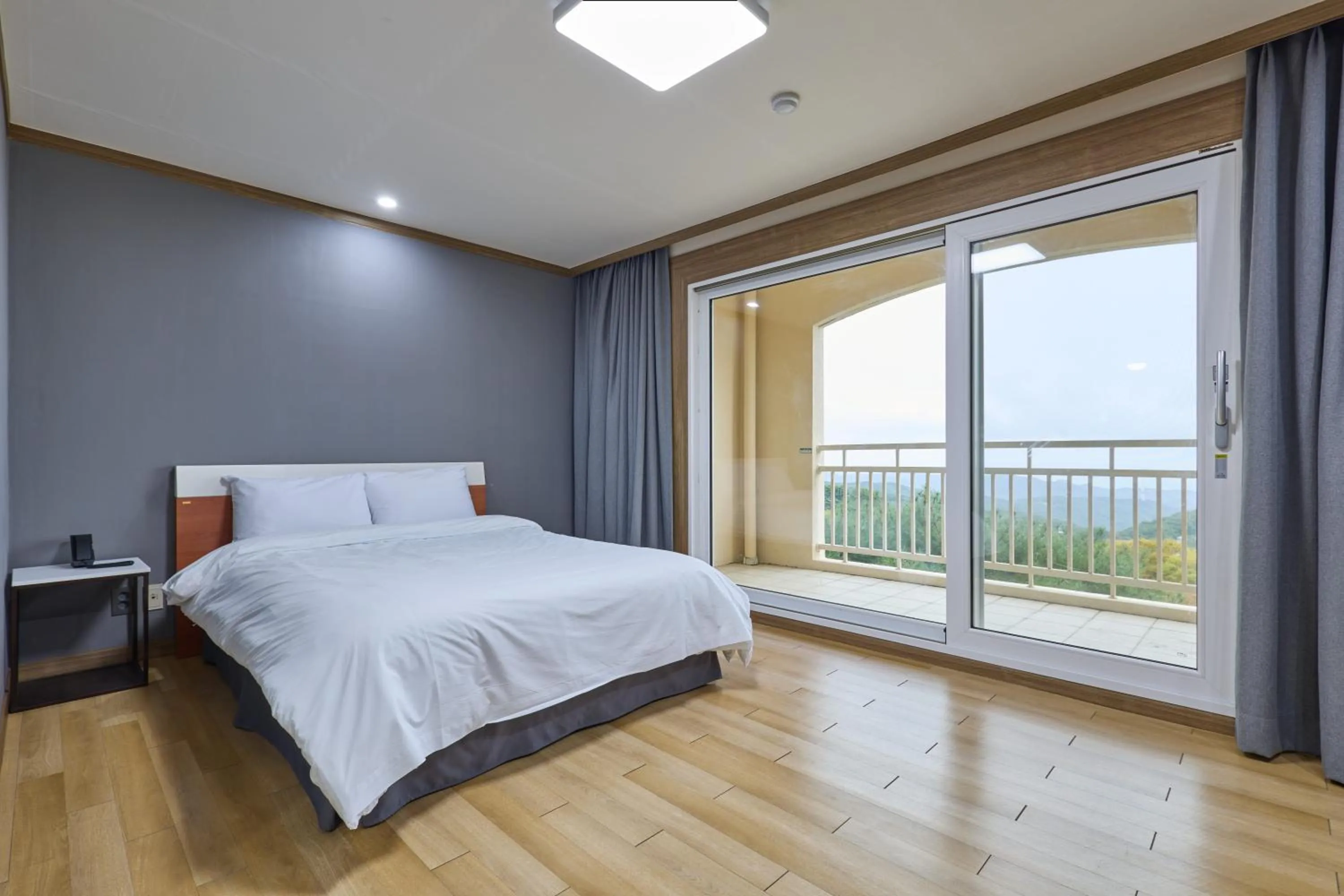 Photo of the whole room, Bed in Gyeongju Mauna Ocean Resort