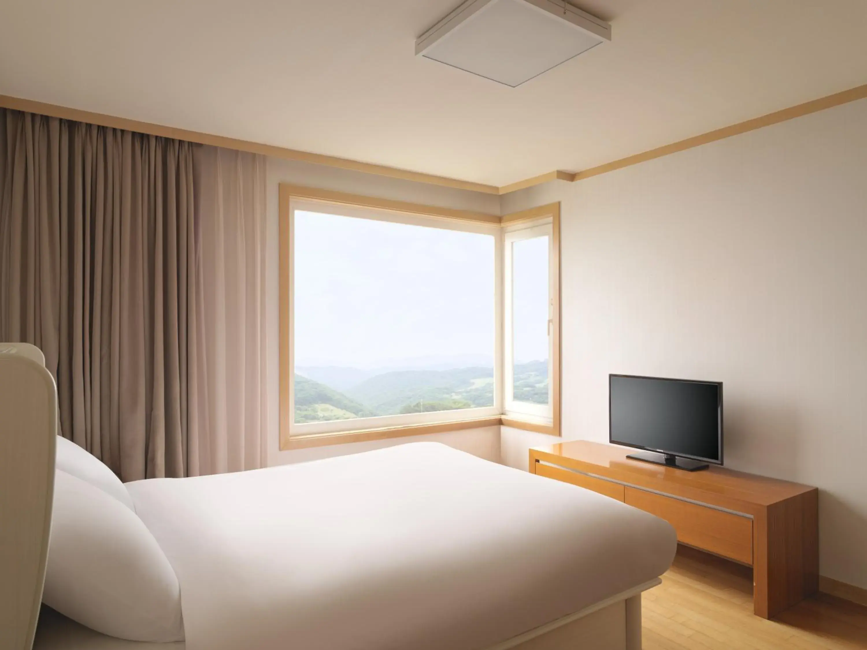 Photo of the whole room, Bed in Gyeongju Mauna Ocean Resort Photo of the whole room, Bed in Gyeongju Mauna Ocean Resort