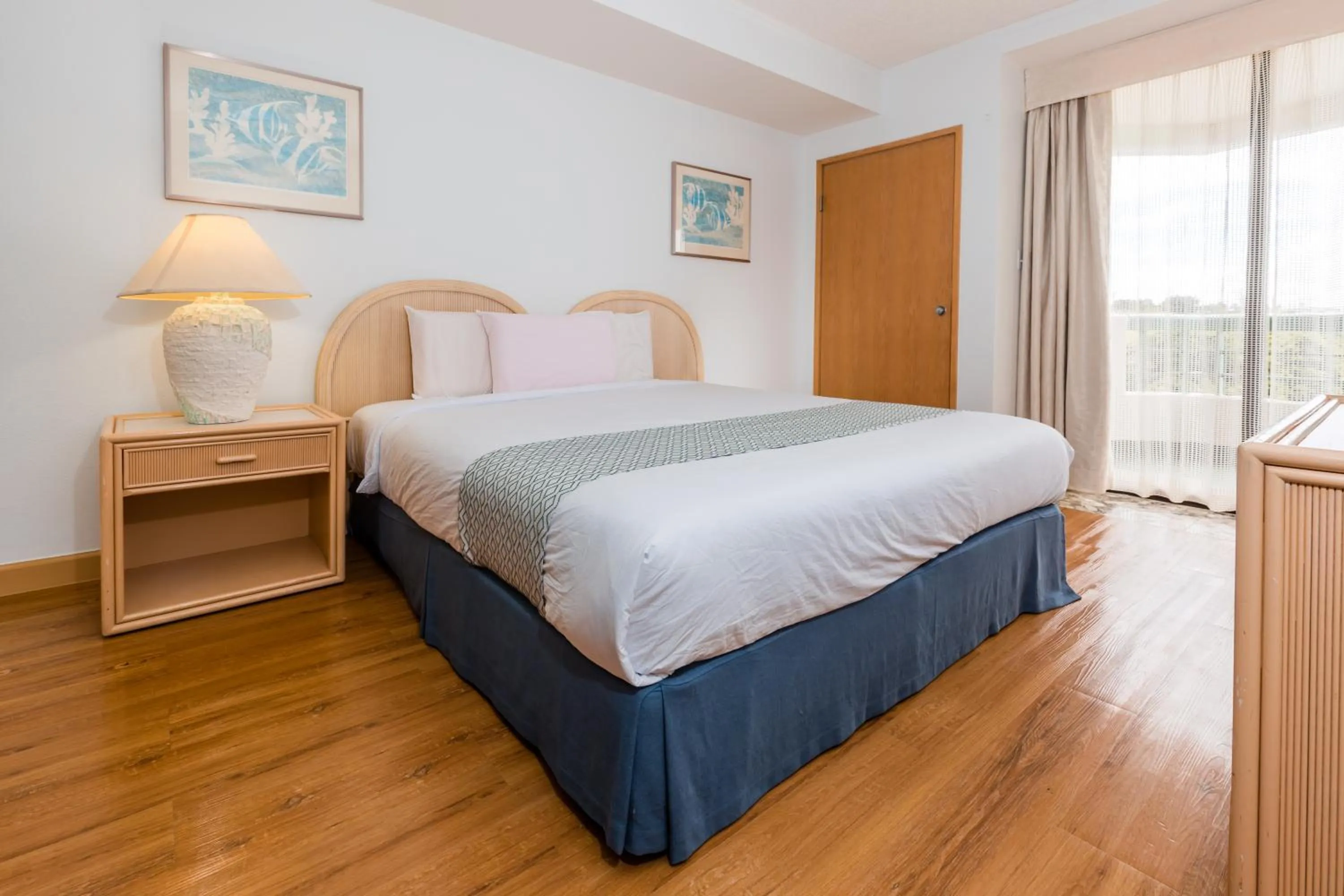 Bedroom, Bed in Alupang Beach Tower