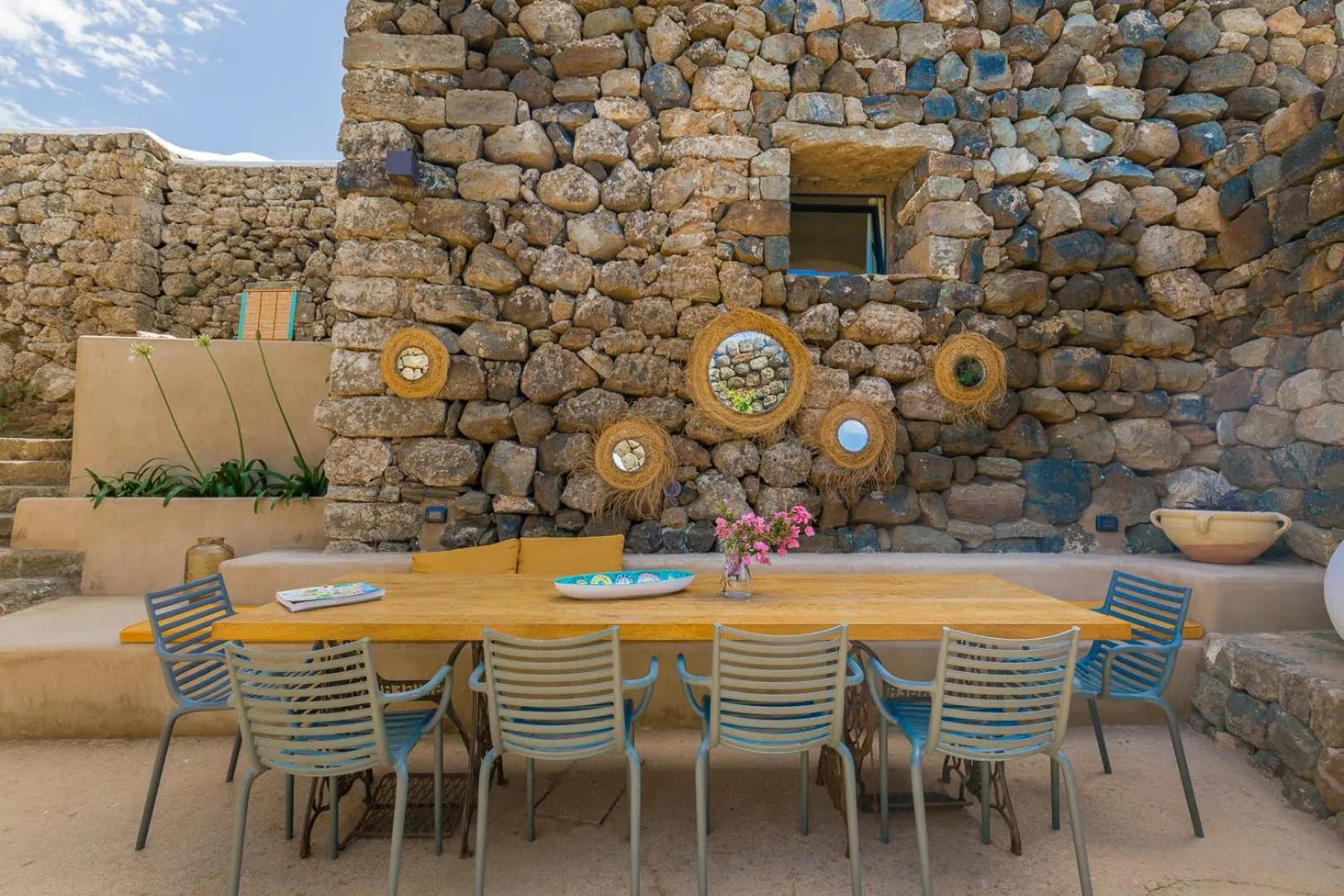 Dining area in Dammusi Aloe