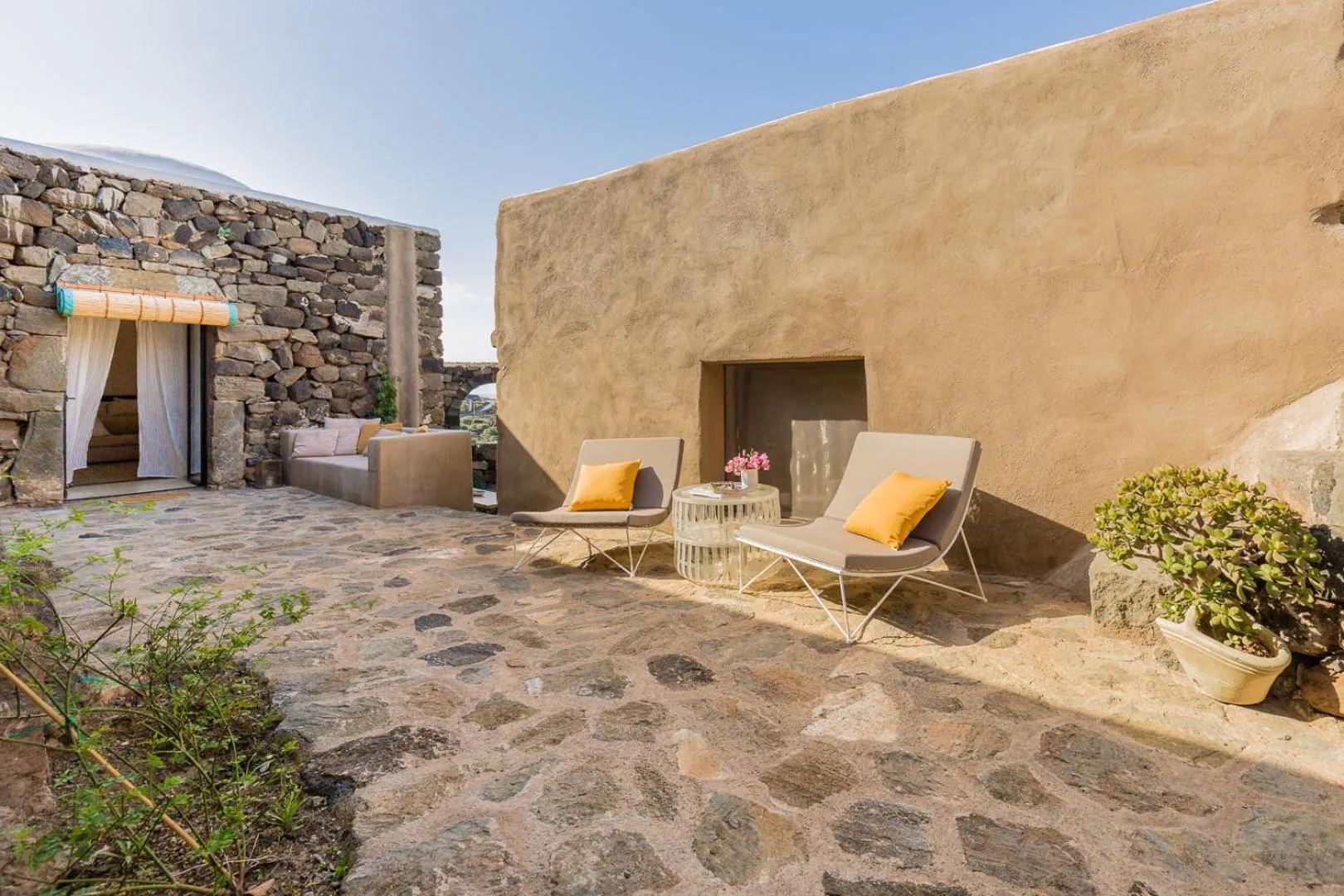 Patio in Dammusi Aloe