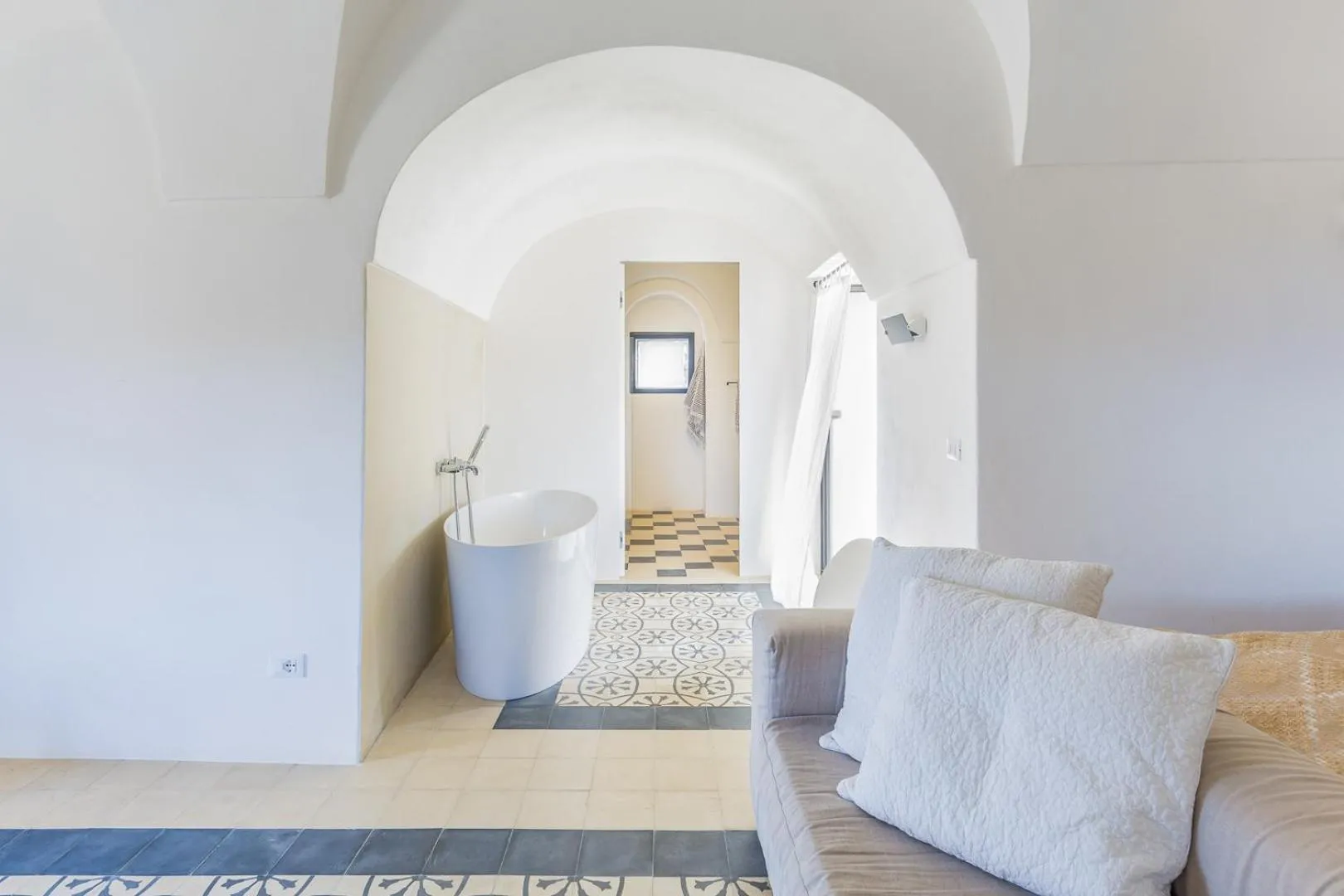 Bath in Dammusi Aloe