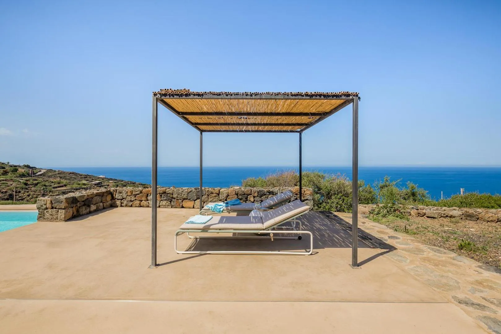 Swimming pool in Dammusi Aloe