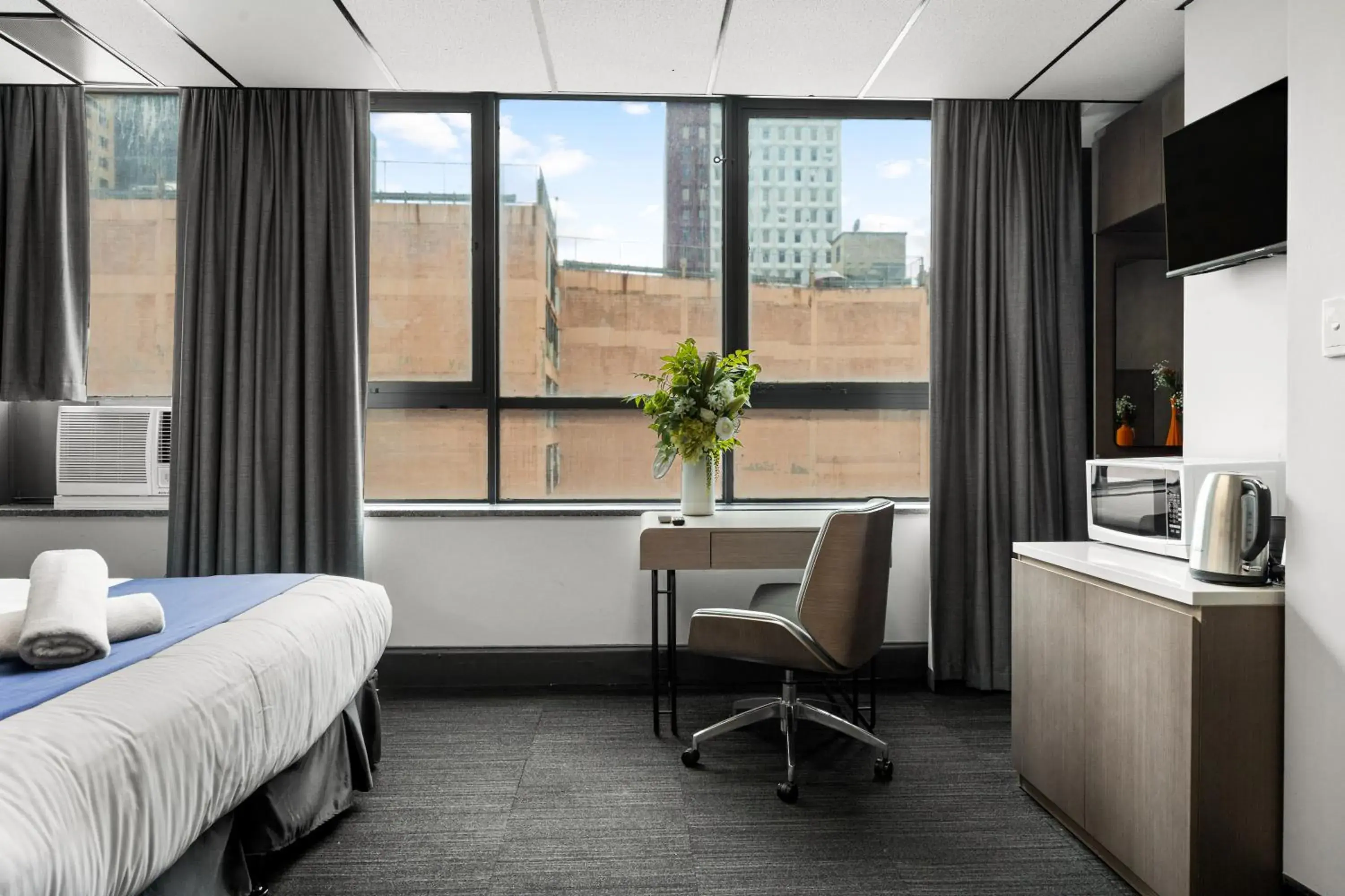 Bed in Eminence on Bank Bed in Eminence on Bank