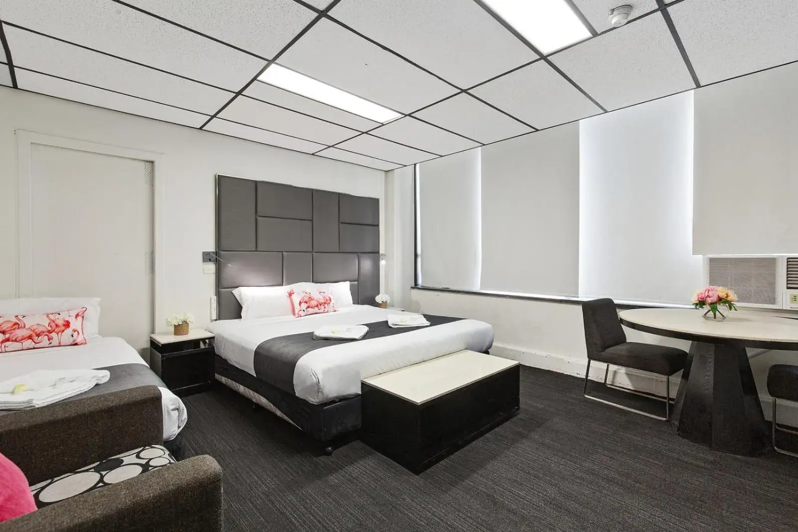 Photo of the whole room, Bed in Cosmo on Bank Photo of the whole room, Bed in Cosmo on Bank